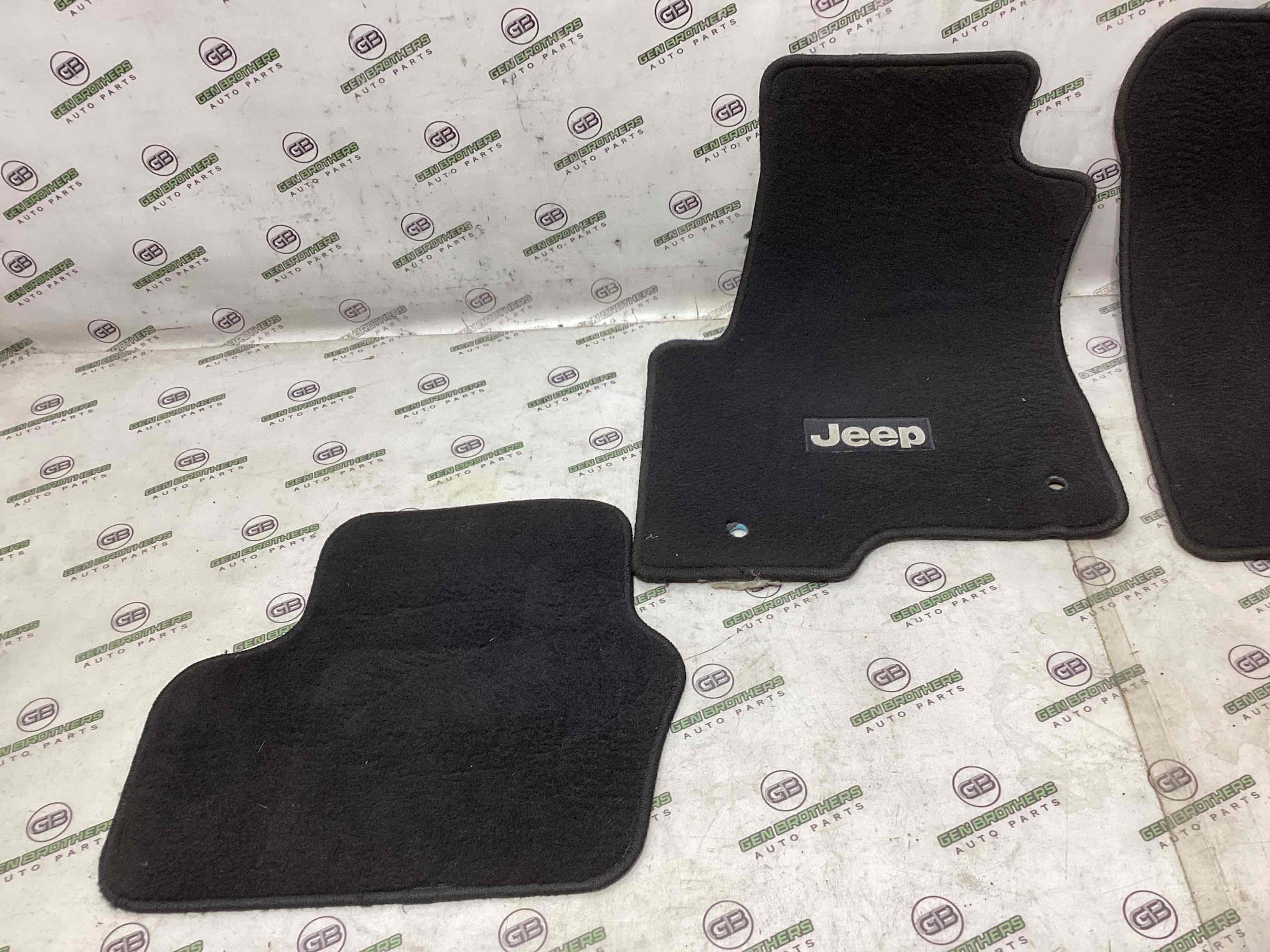 Килимки комплекти, підлога салону