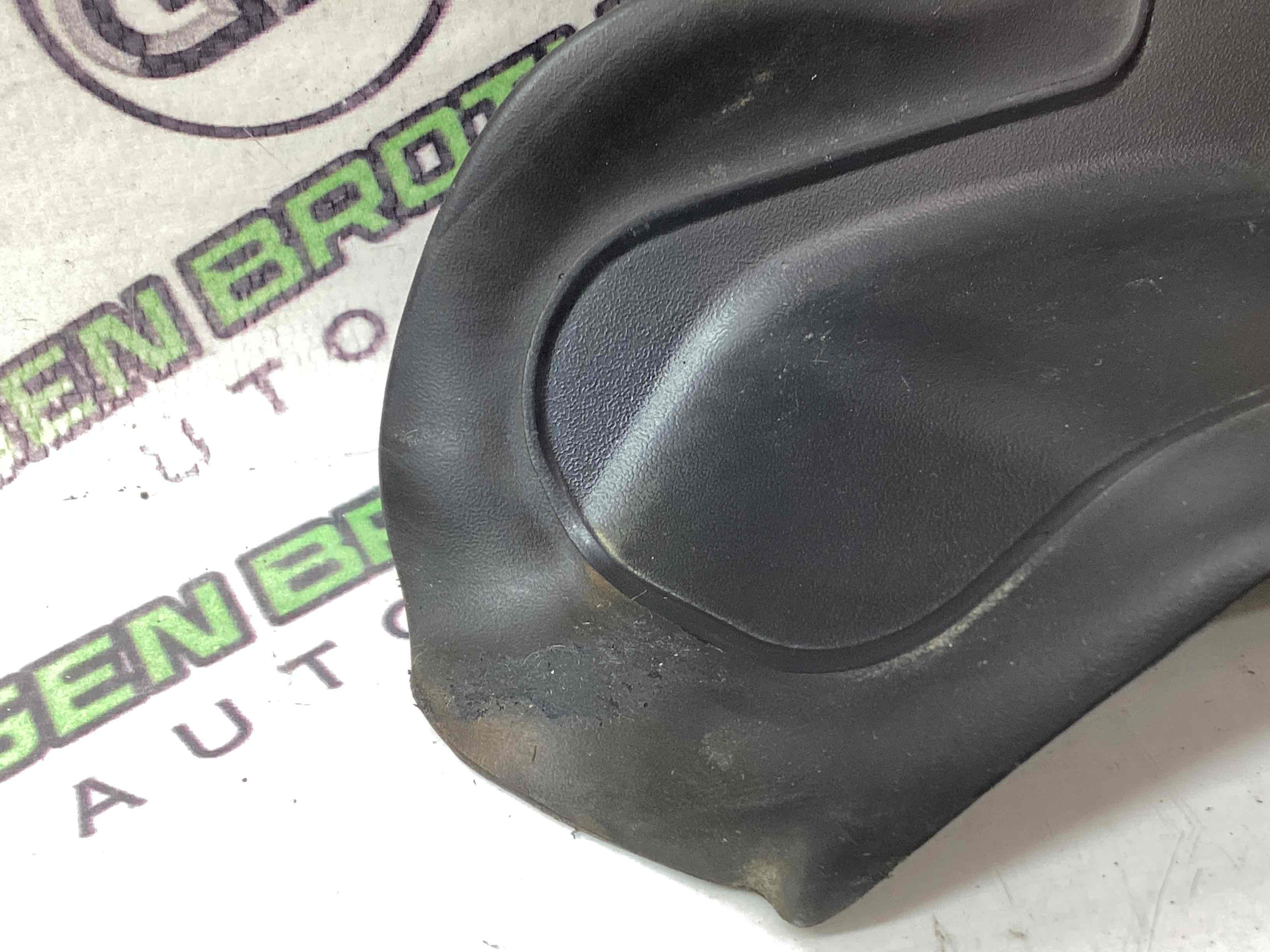 Накладка заднього ліхтаря