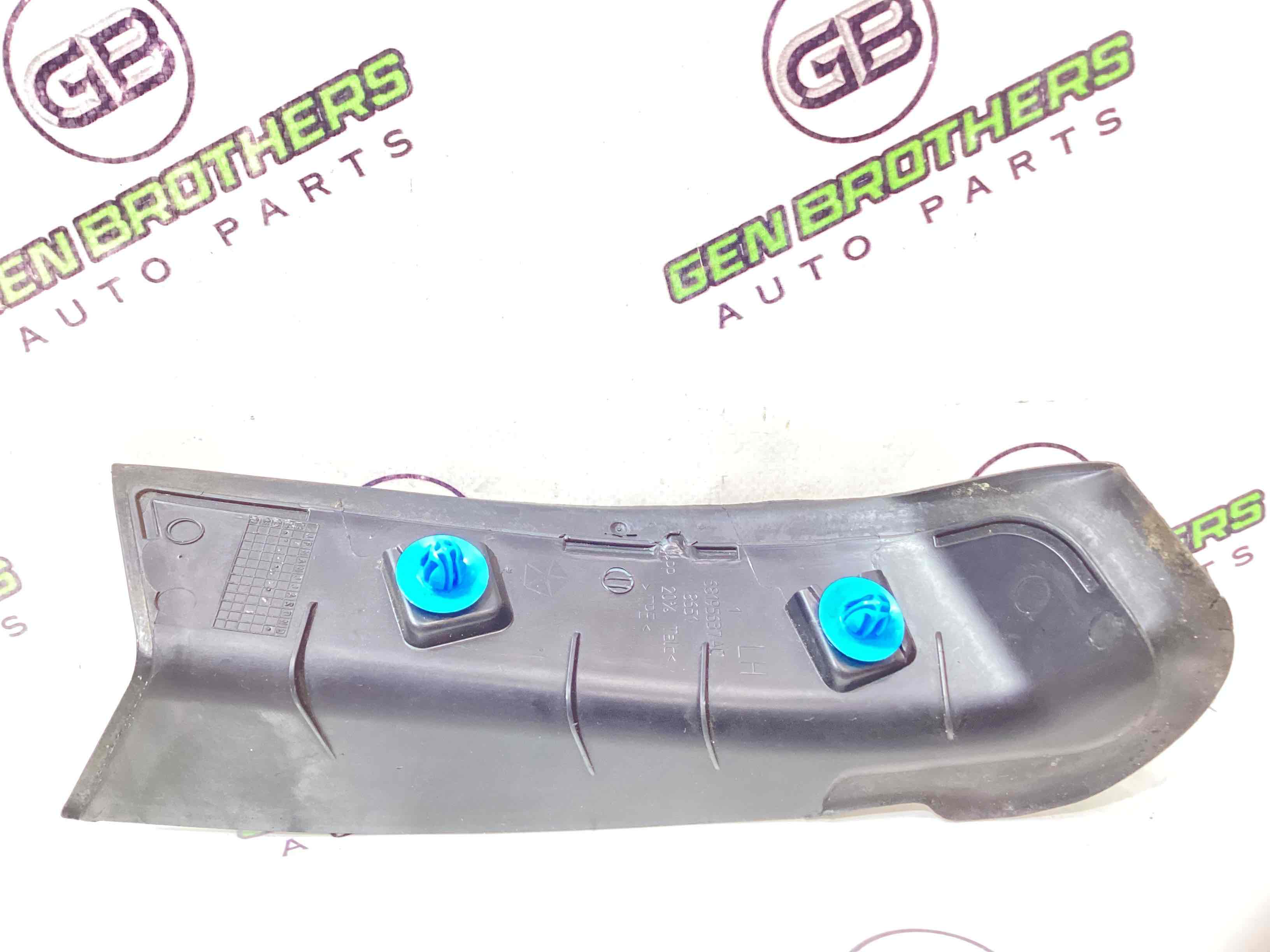 Накладка заднього ліхтаря