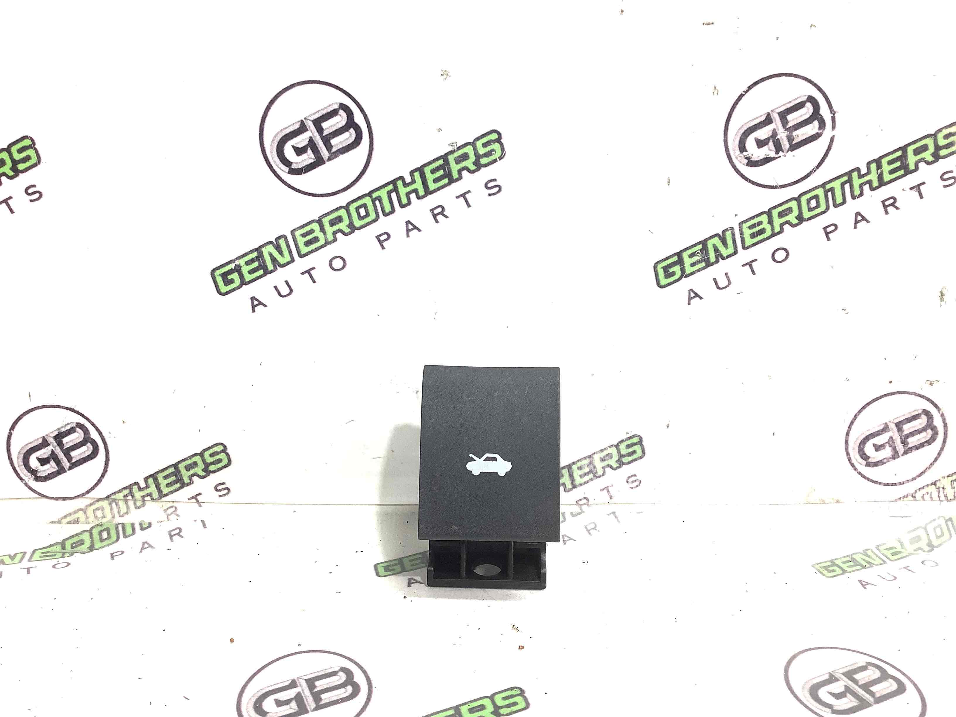 Ручка відкривання капота