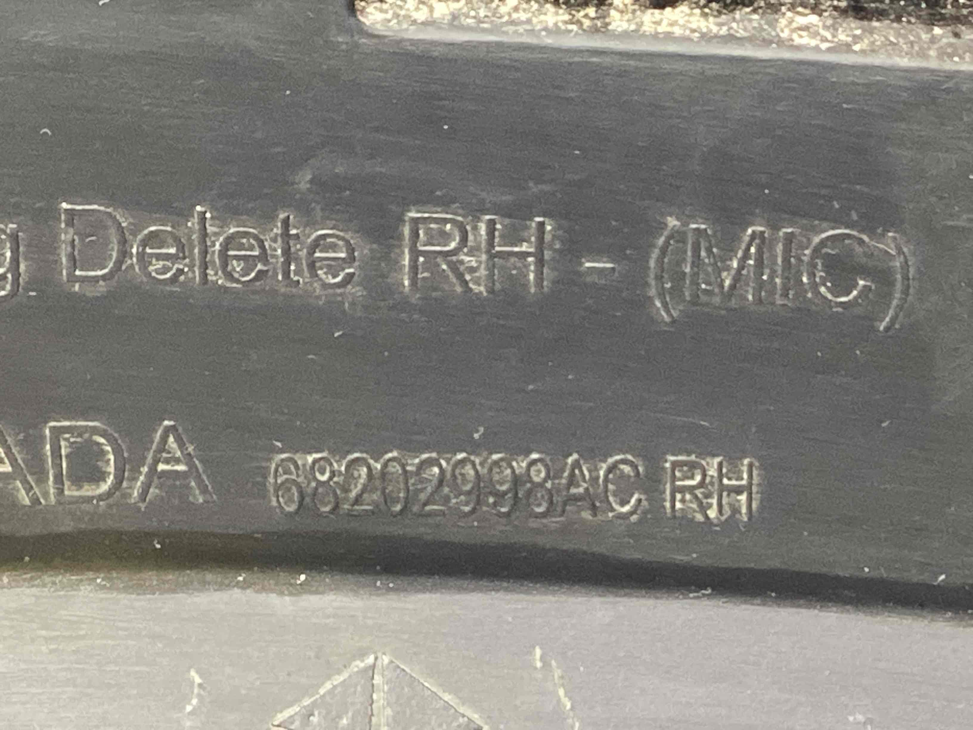 Заглушка, вставка решітка в бампер