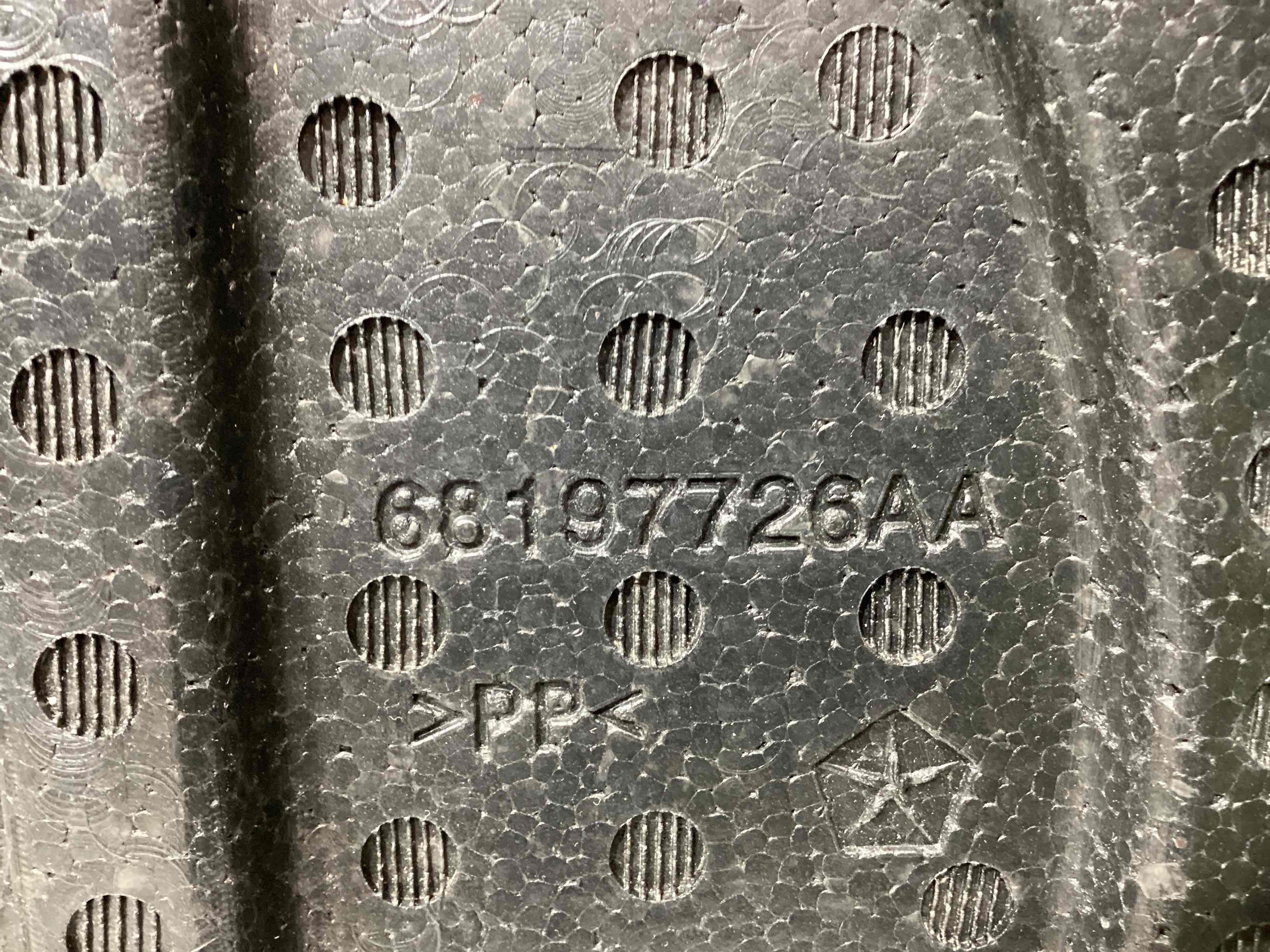 Колесо запасне, тримач, кронштейн, обшивка