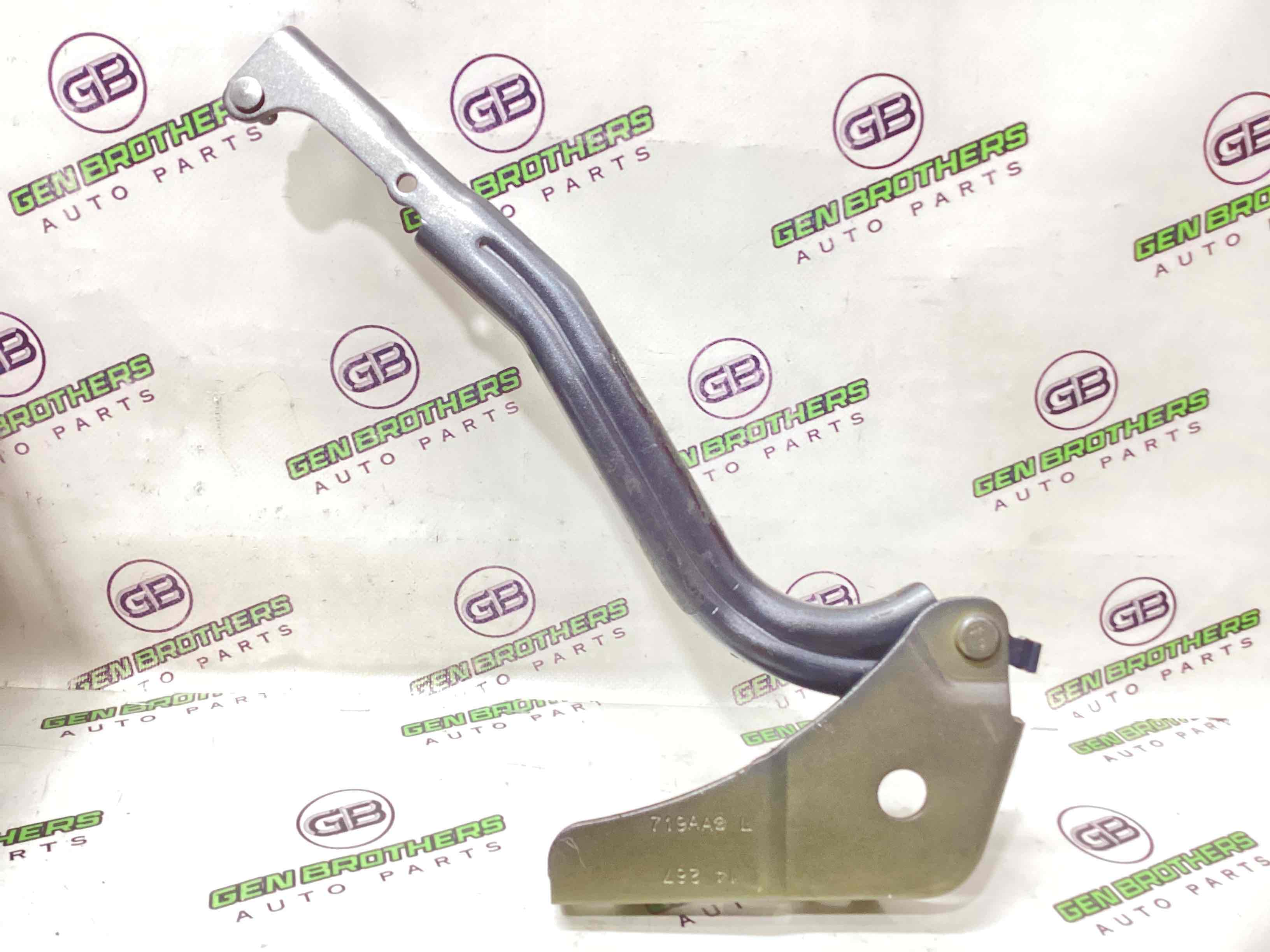 Петля капота, кронштейн капота