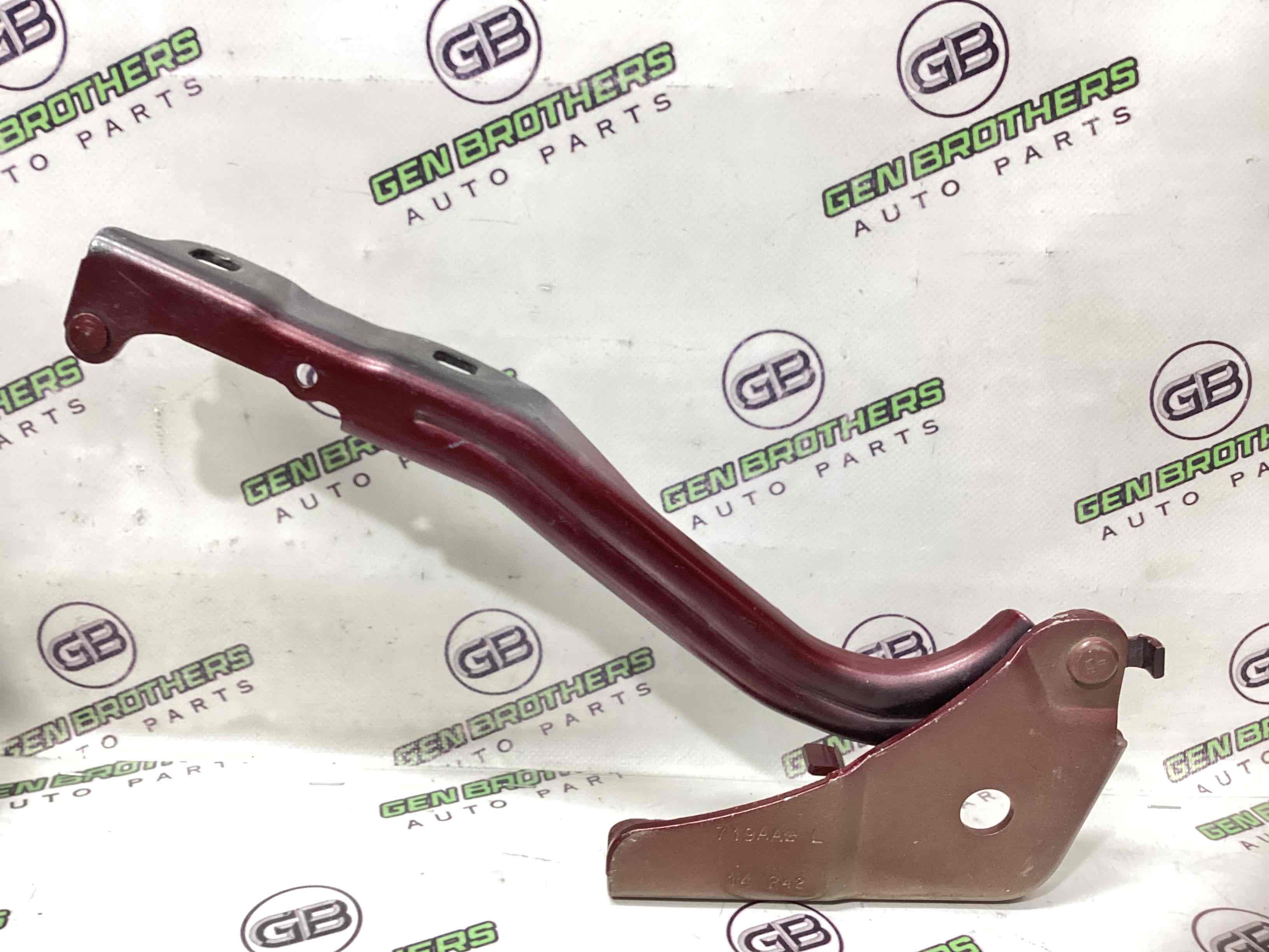 Петля капота, кронштейн капота