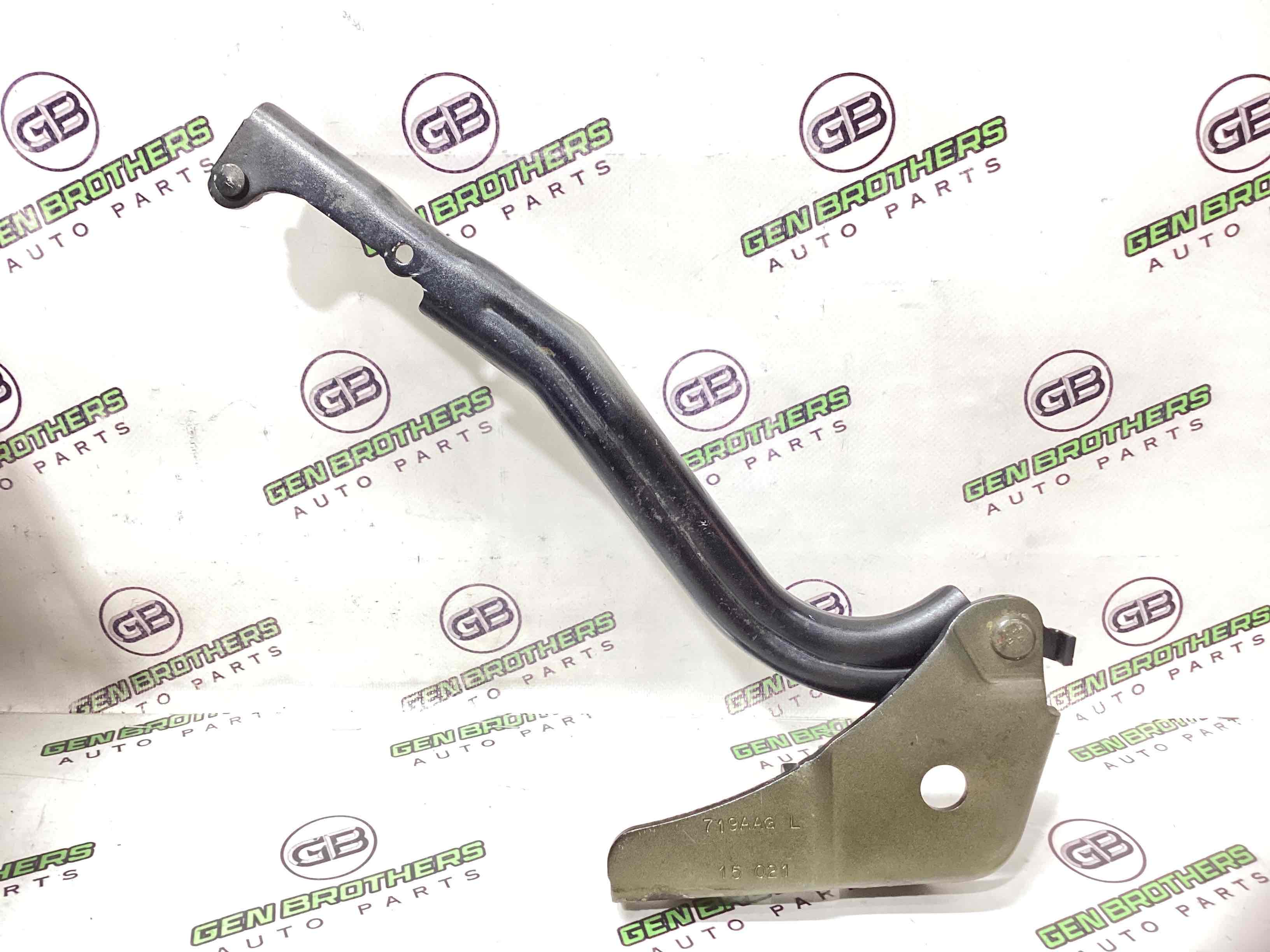 Петля капота, кронштейн капота