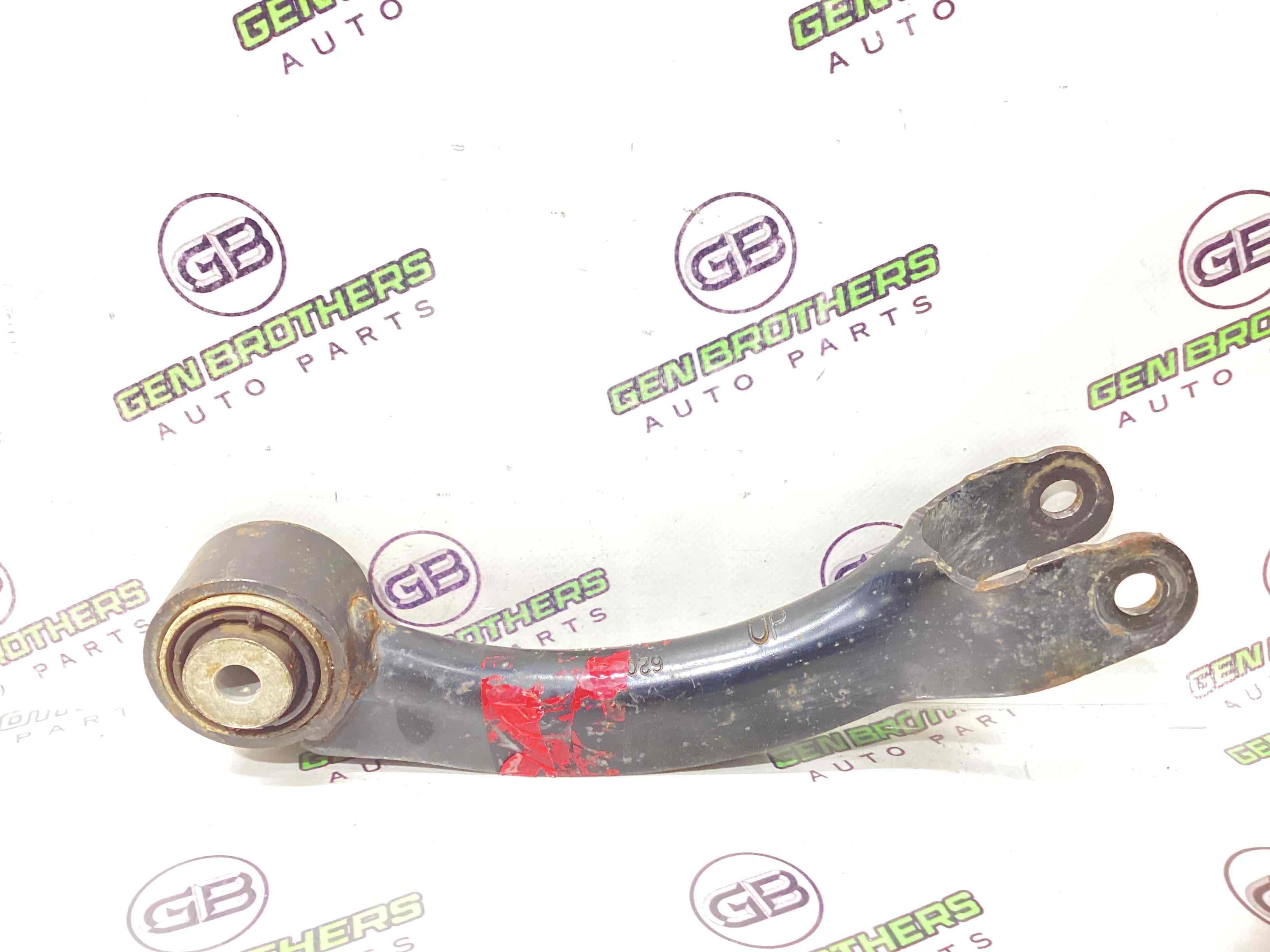 Важіль задній правий