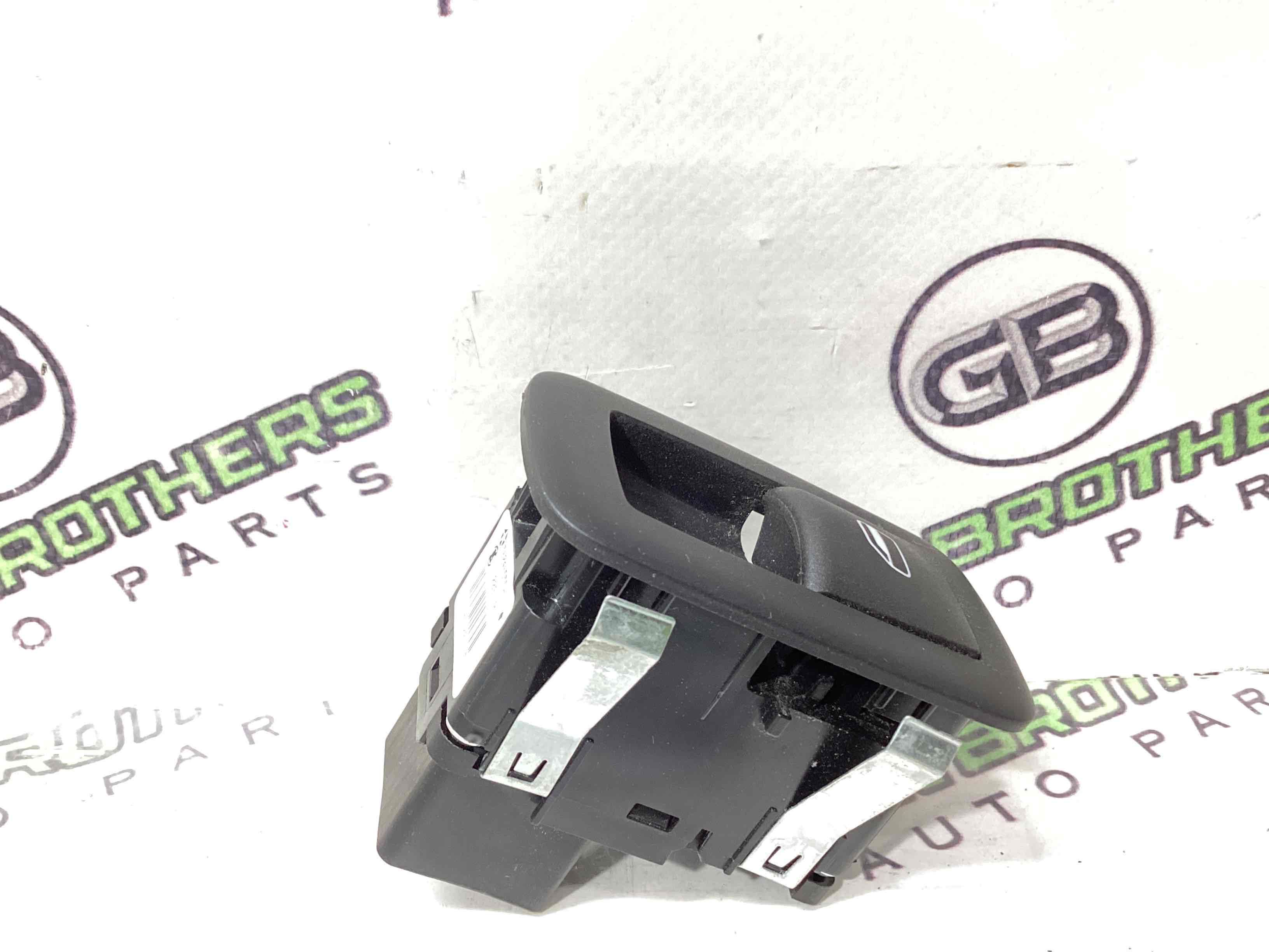 Кнопки керування склопідйомниками