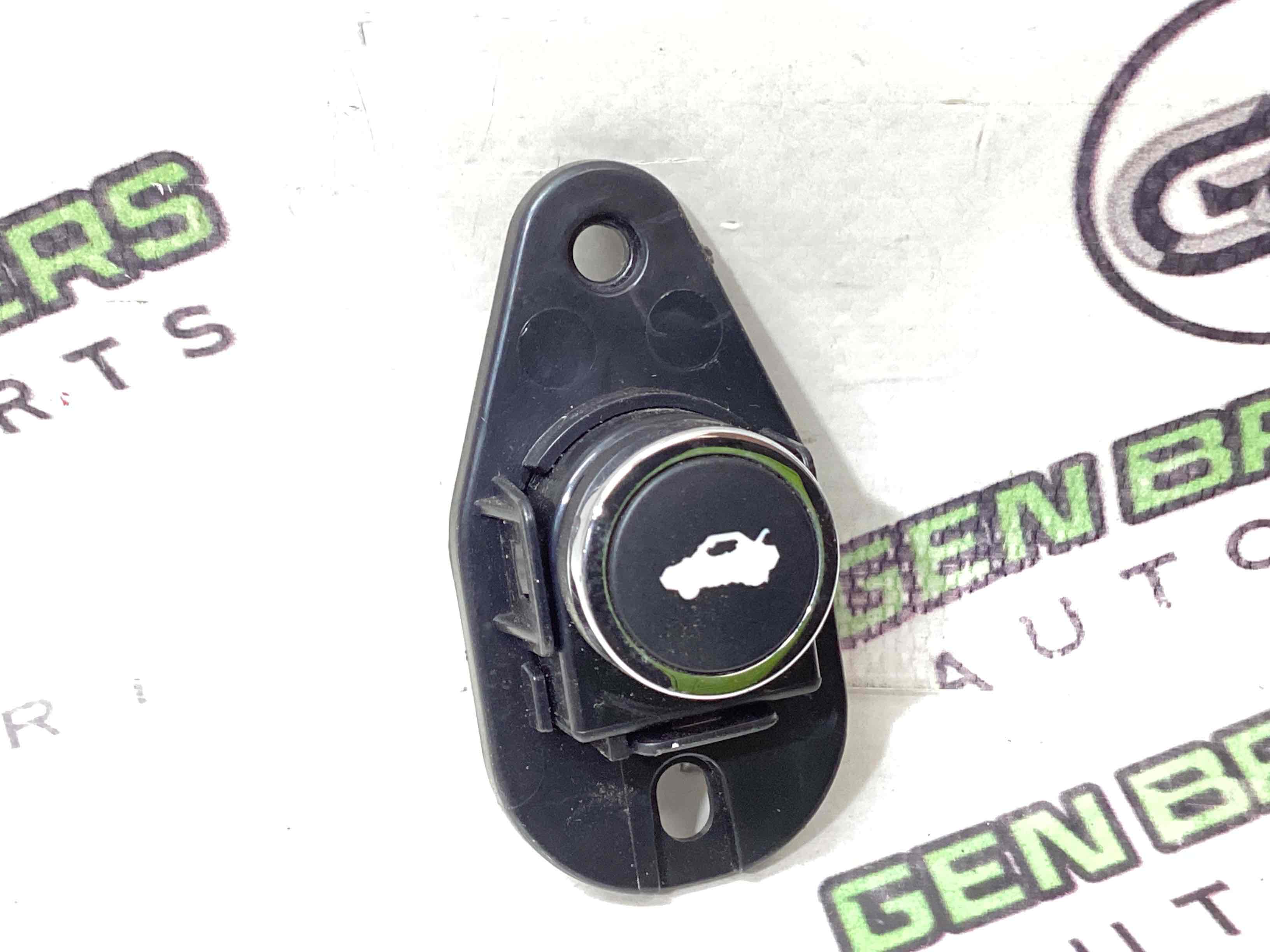 Кнопка відкриття багажника