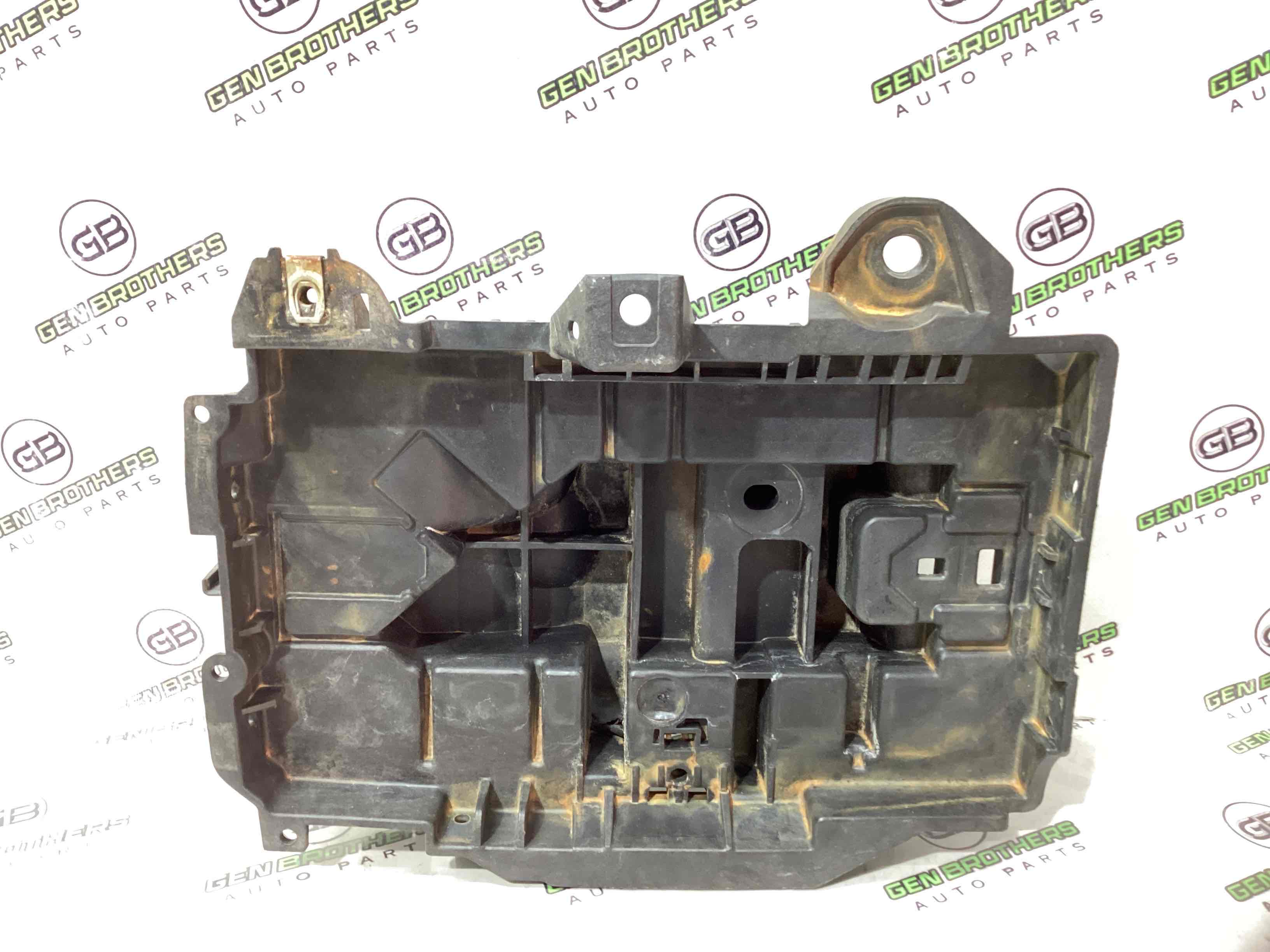 Полиця акумулятора, кришка, кріплення майданчик АКБ