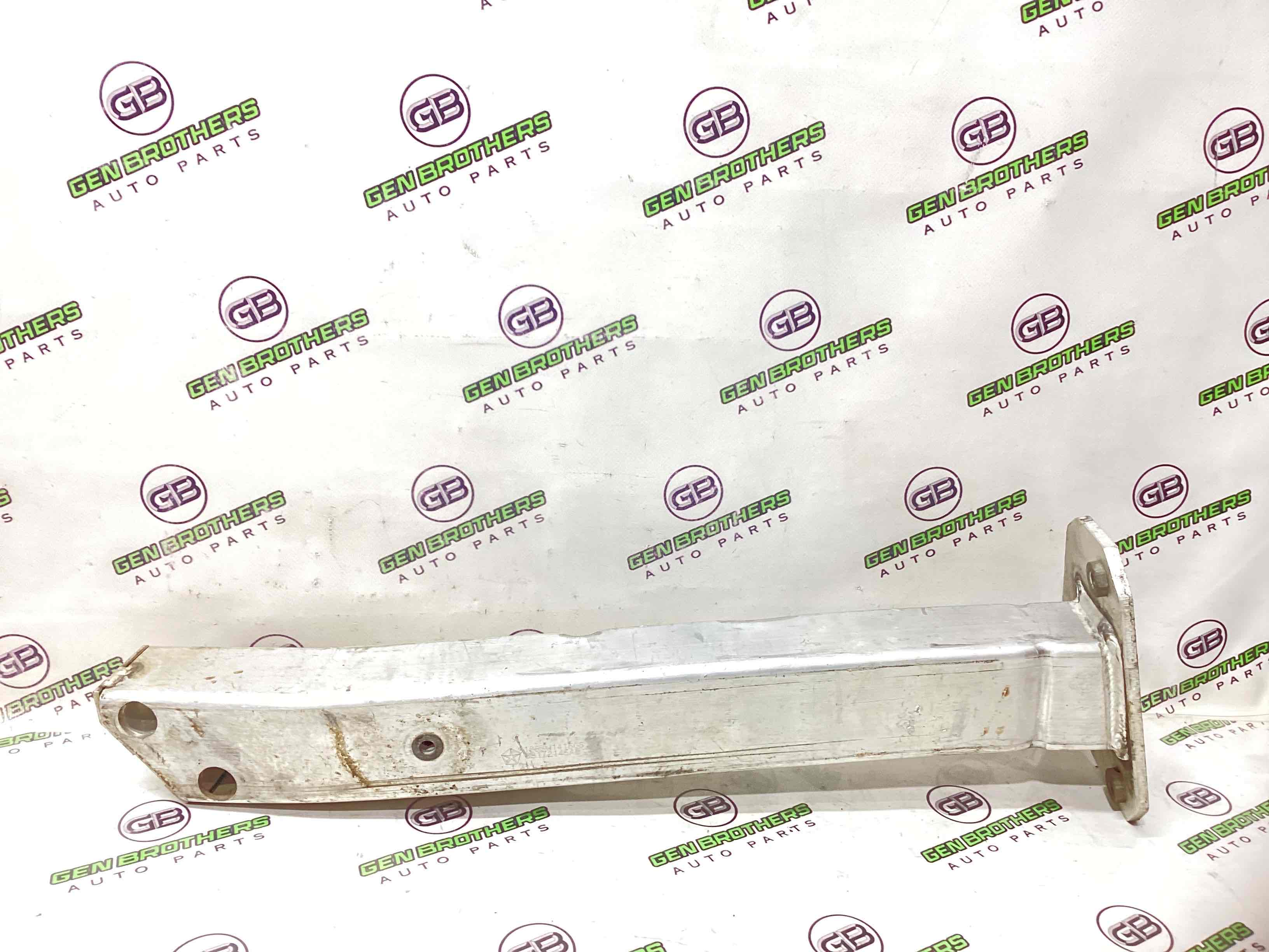 Кронштейн переднього підрамника