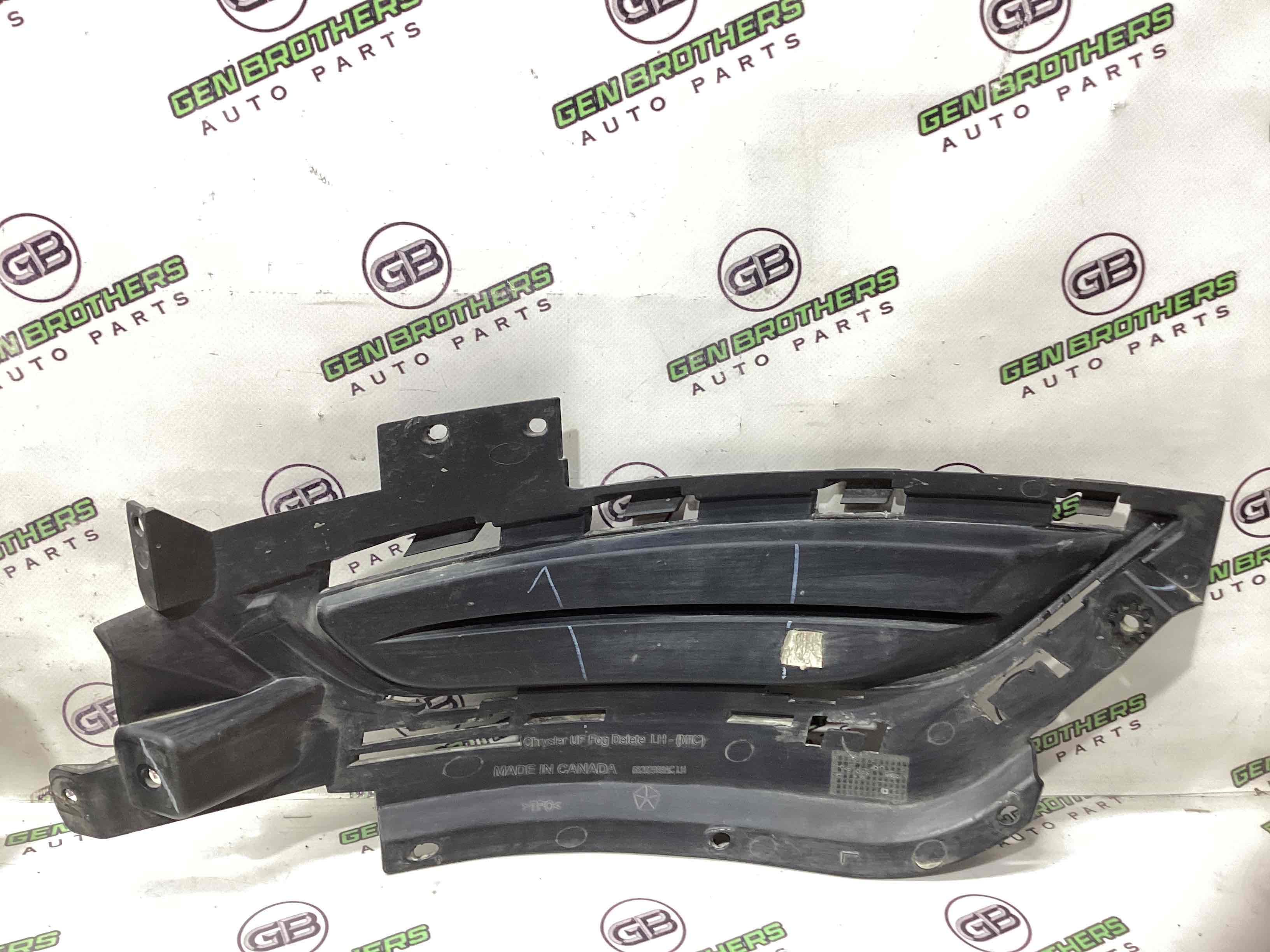 Заглушка, вставка решітка в бампер