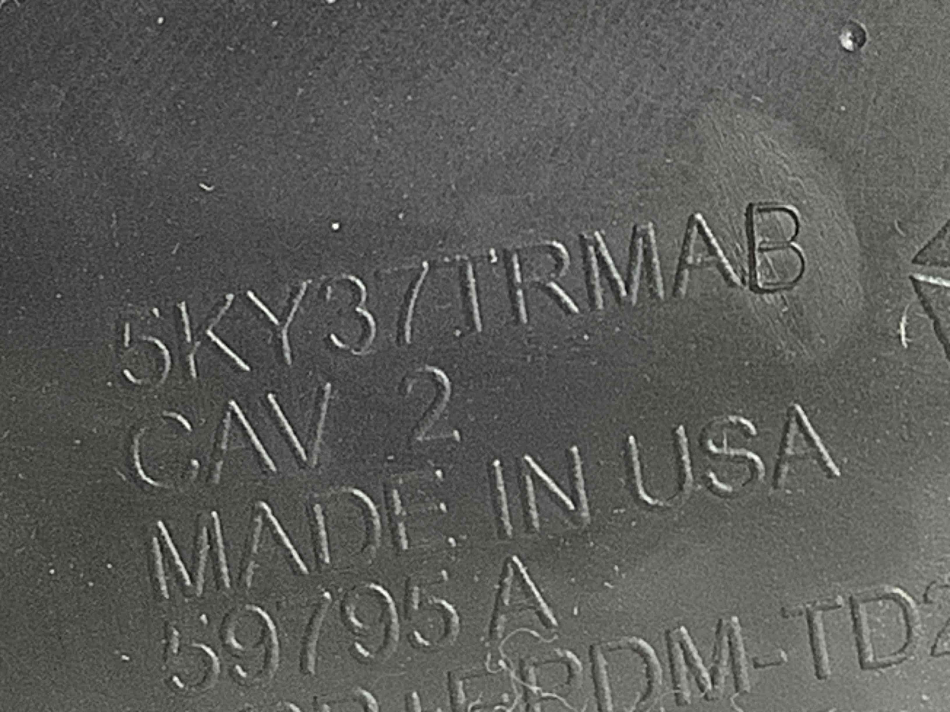 Обшивка панелі приладів торпедо