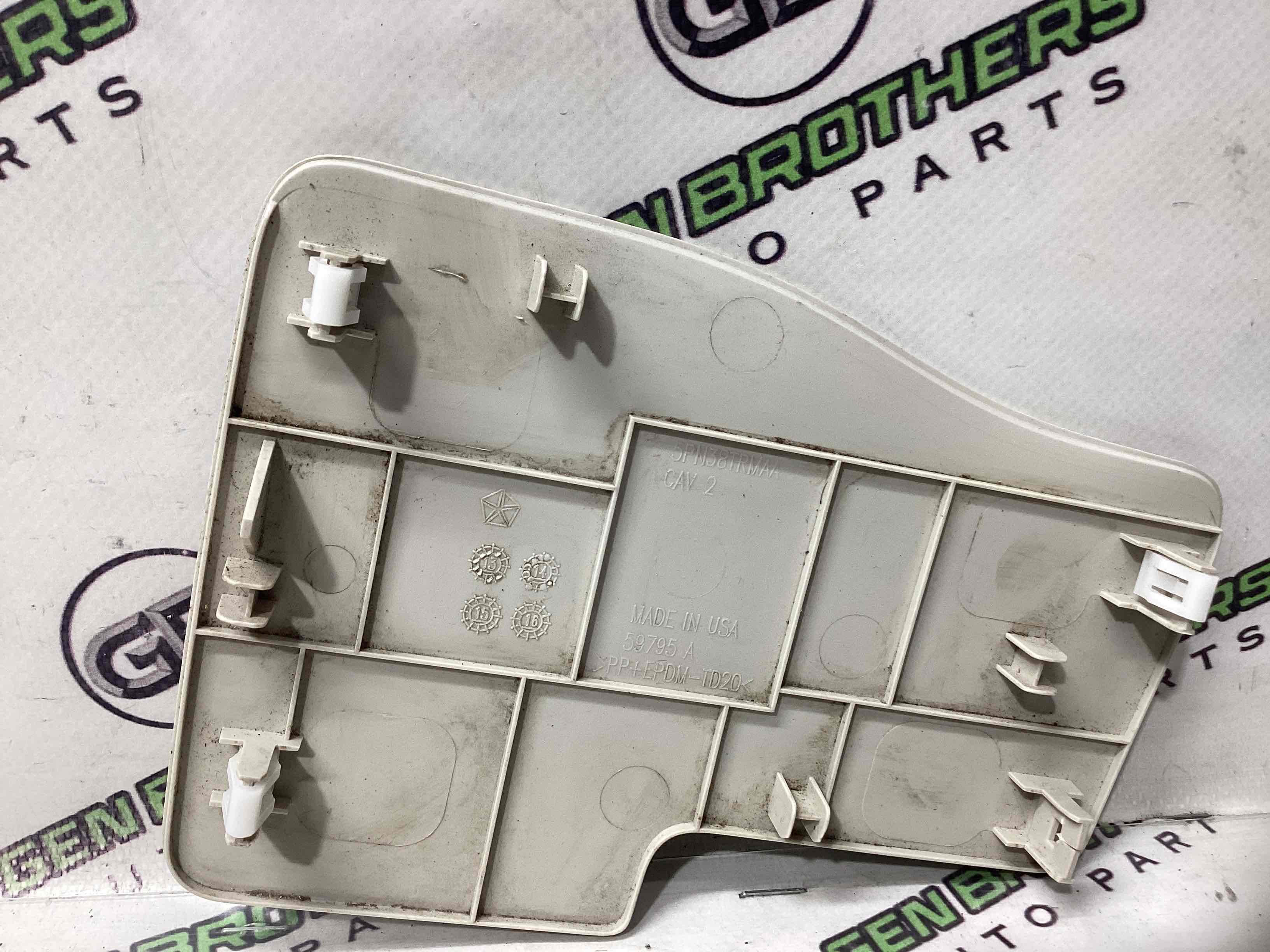 Кришка корпус блоку запобіжників