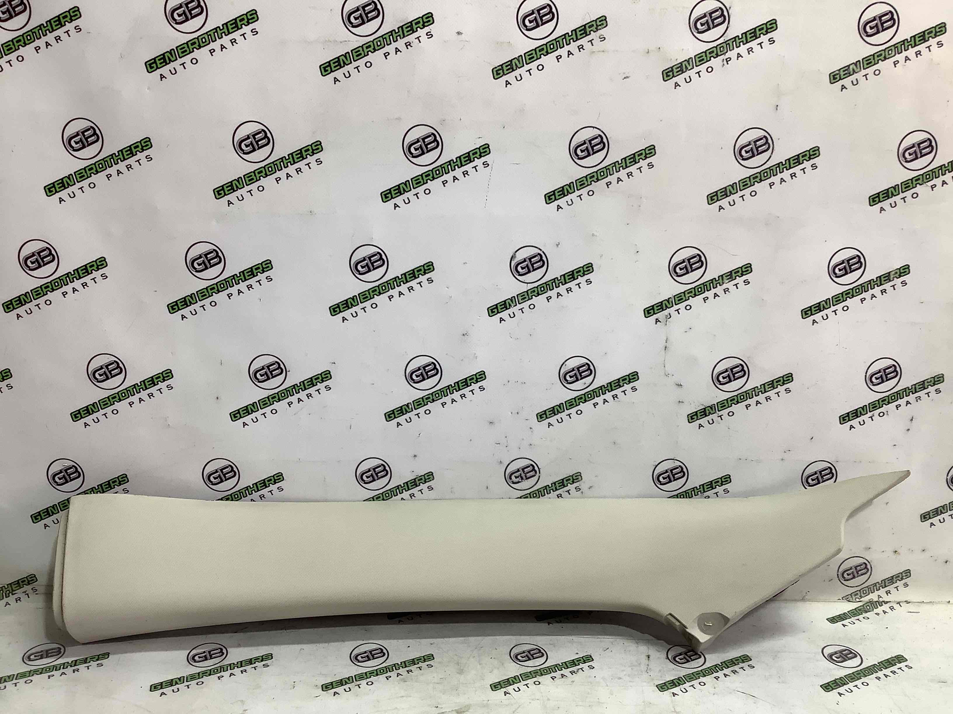 Обшивка передньої стійки ліва