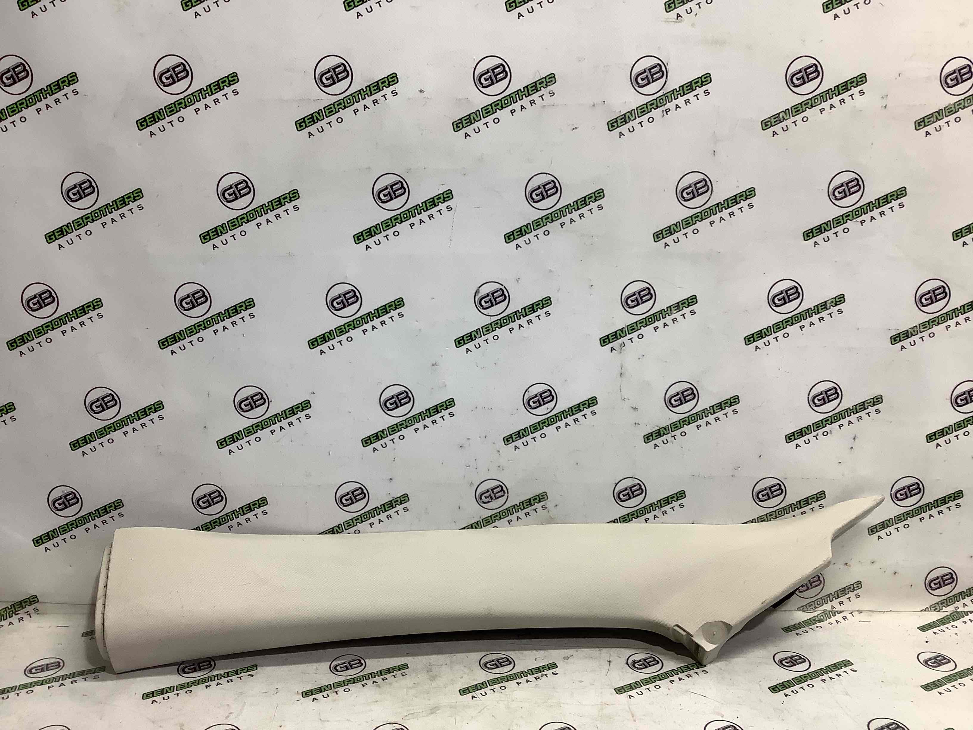 Обшивка передньої стійки ліва