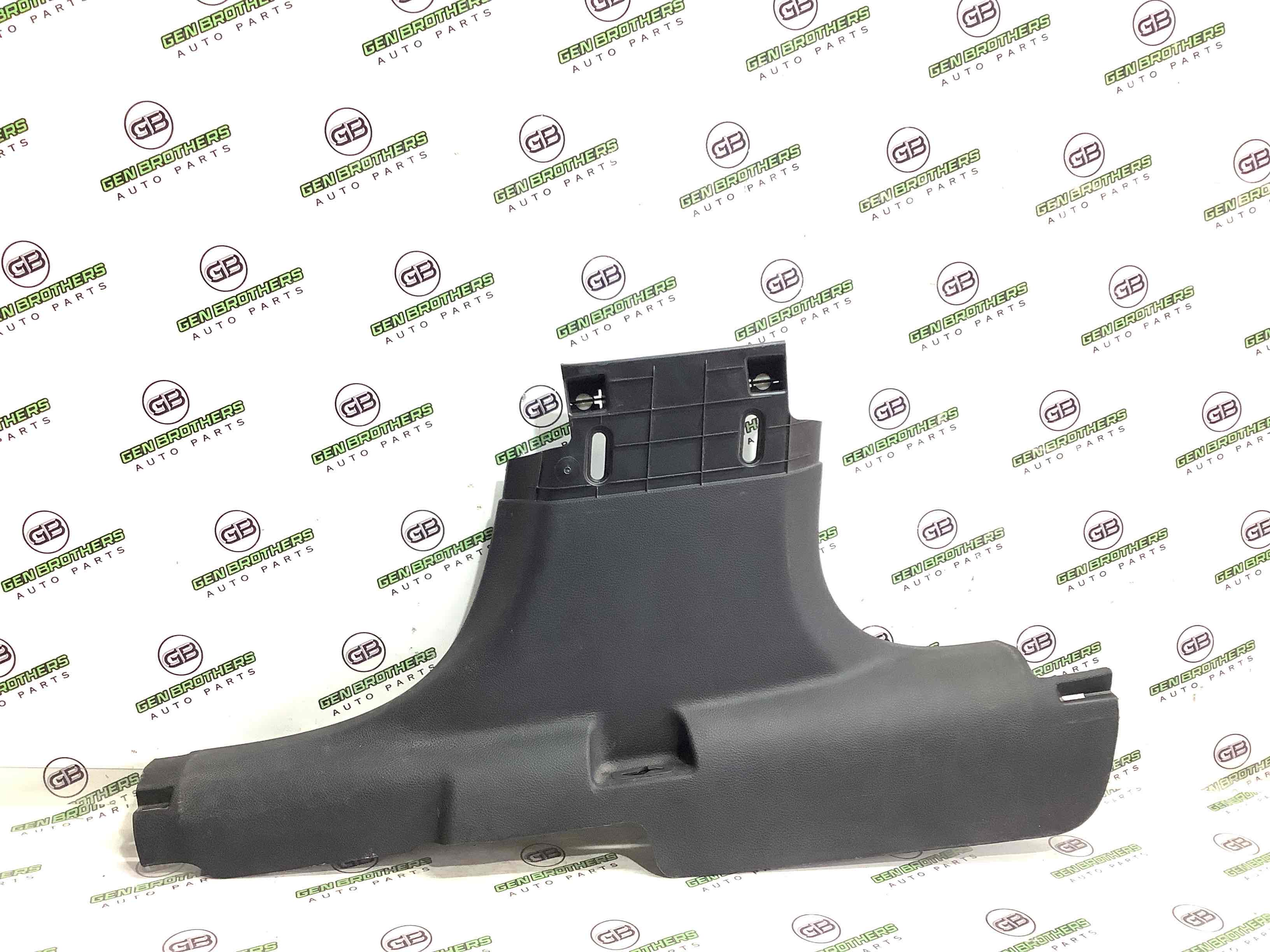 Обшивка центральної стійки права