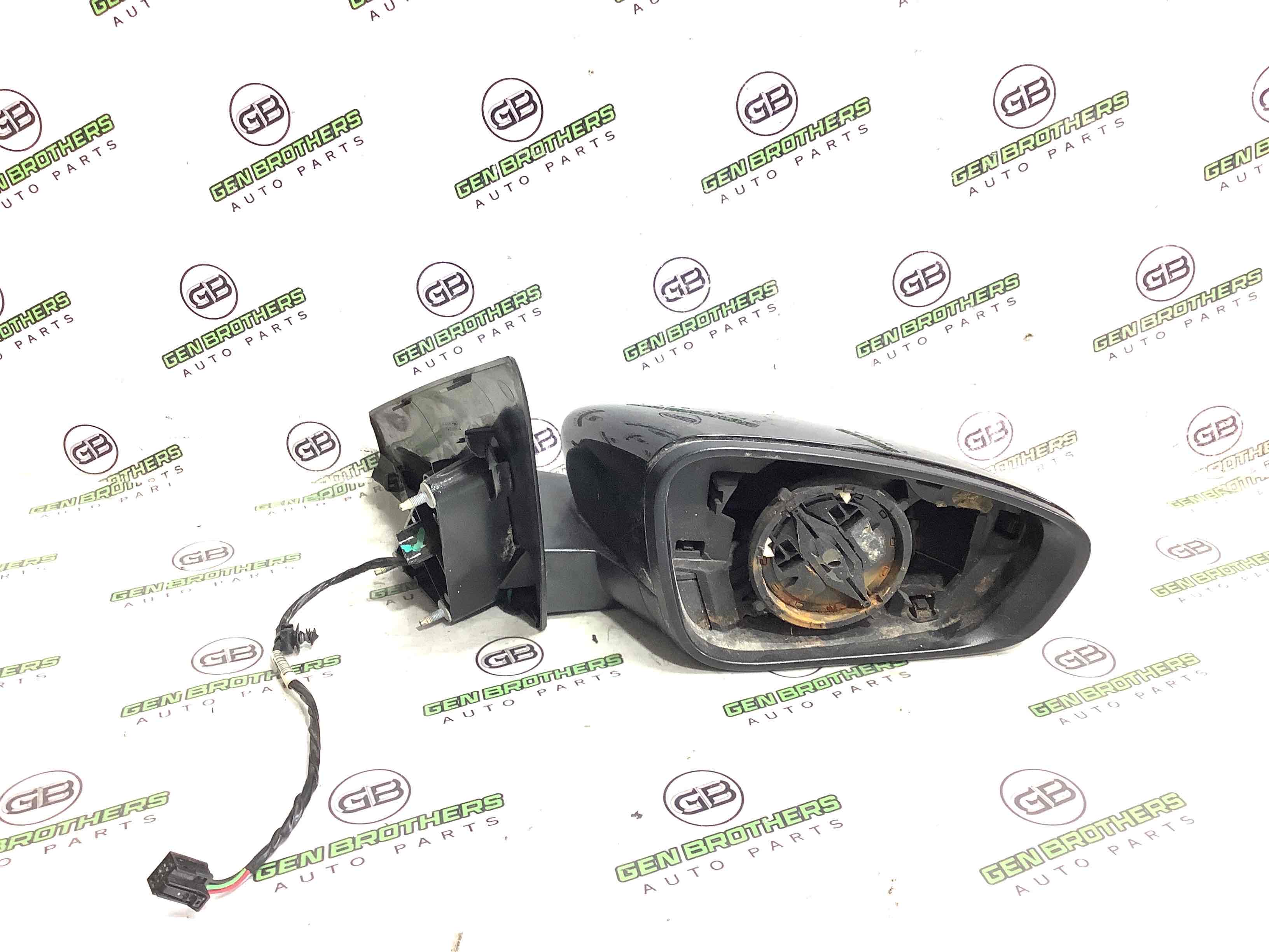 Дзеркало зовнішнє праве