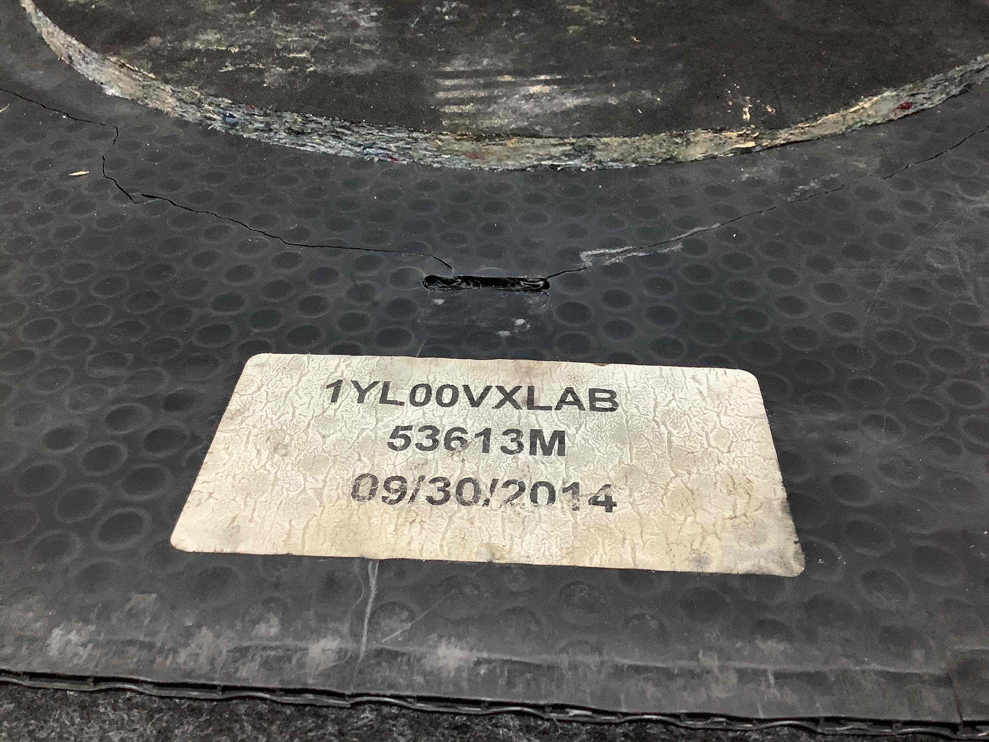 Підлогове покриття багажника, полиця багажника