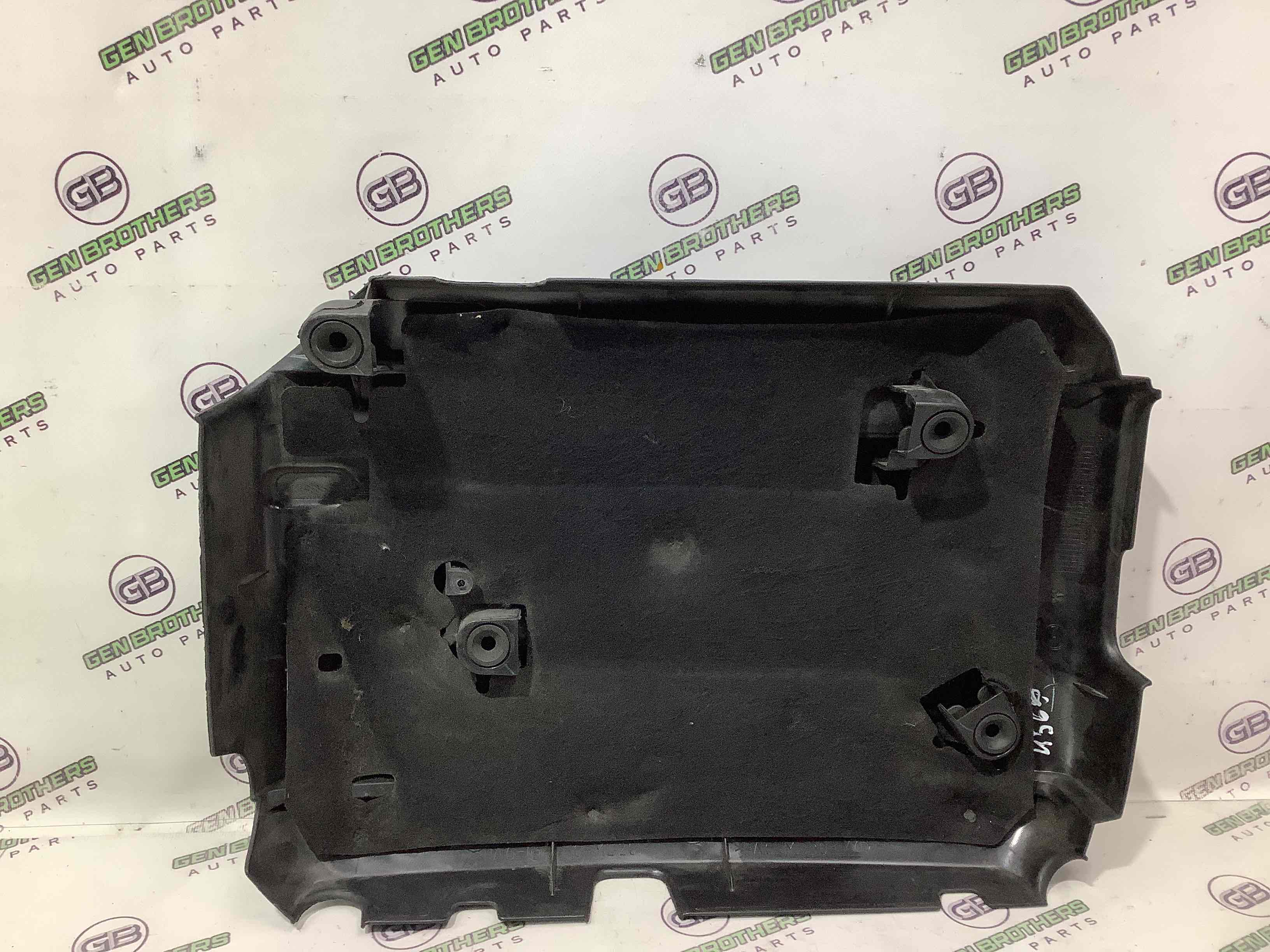 Кришка двигуна декоративна