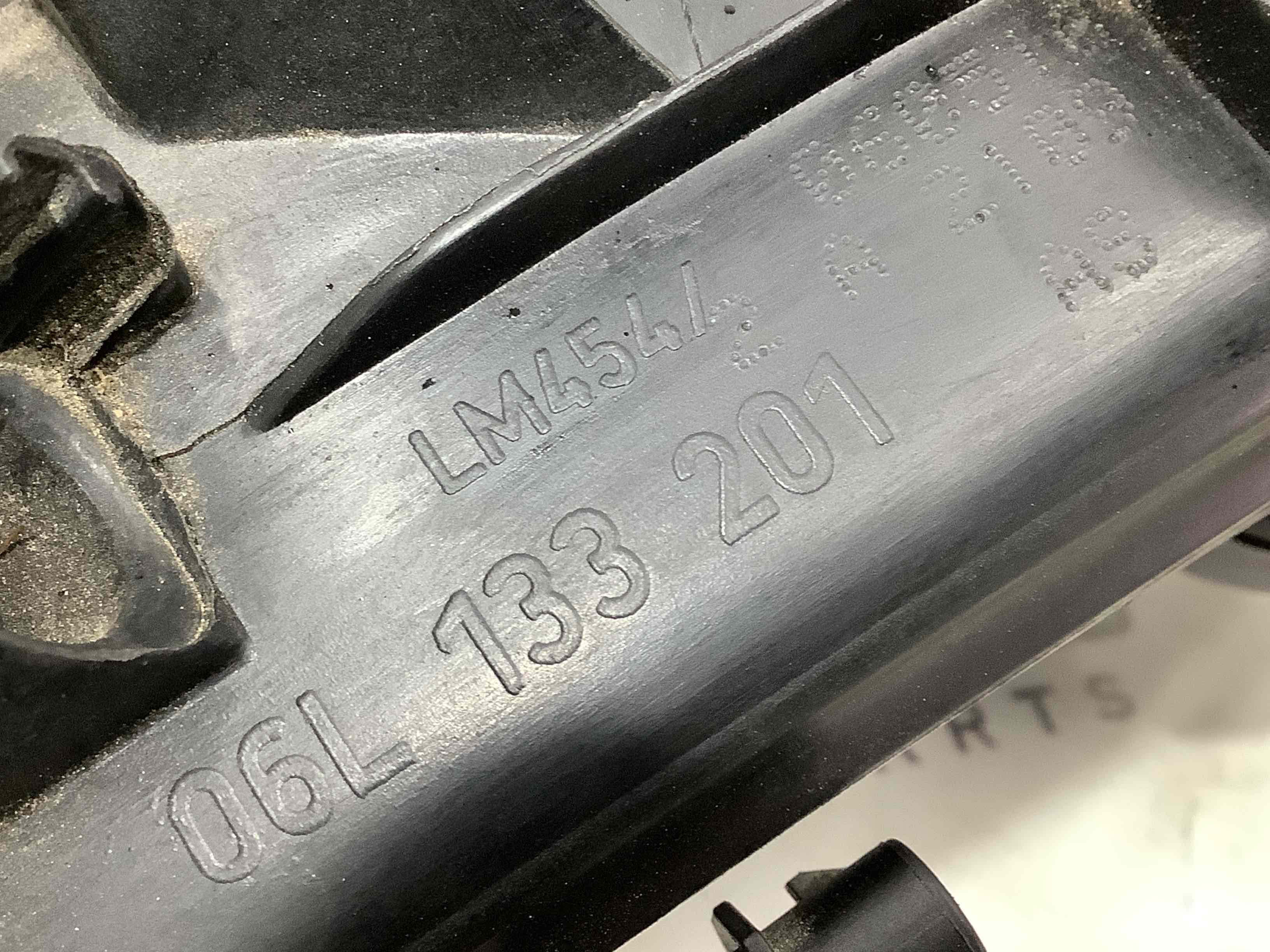 Колектор впускний