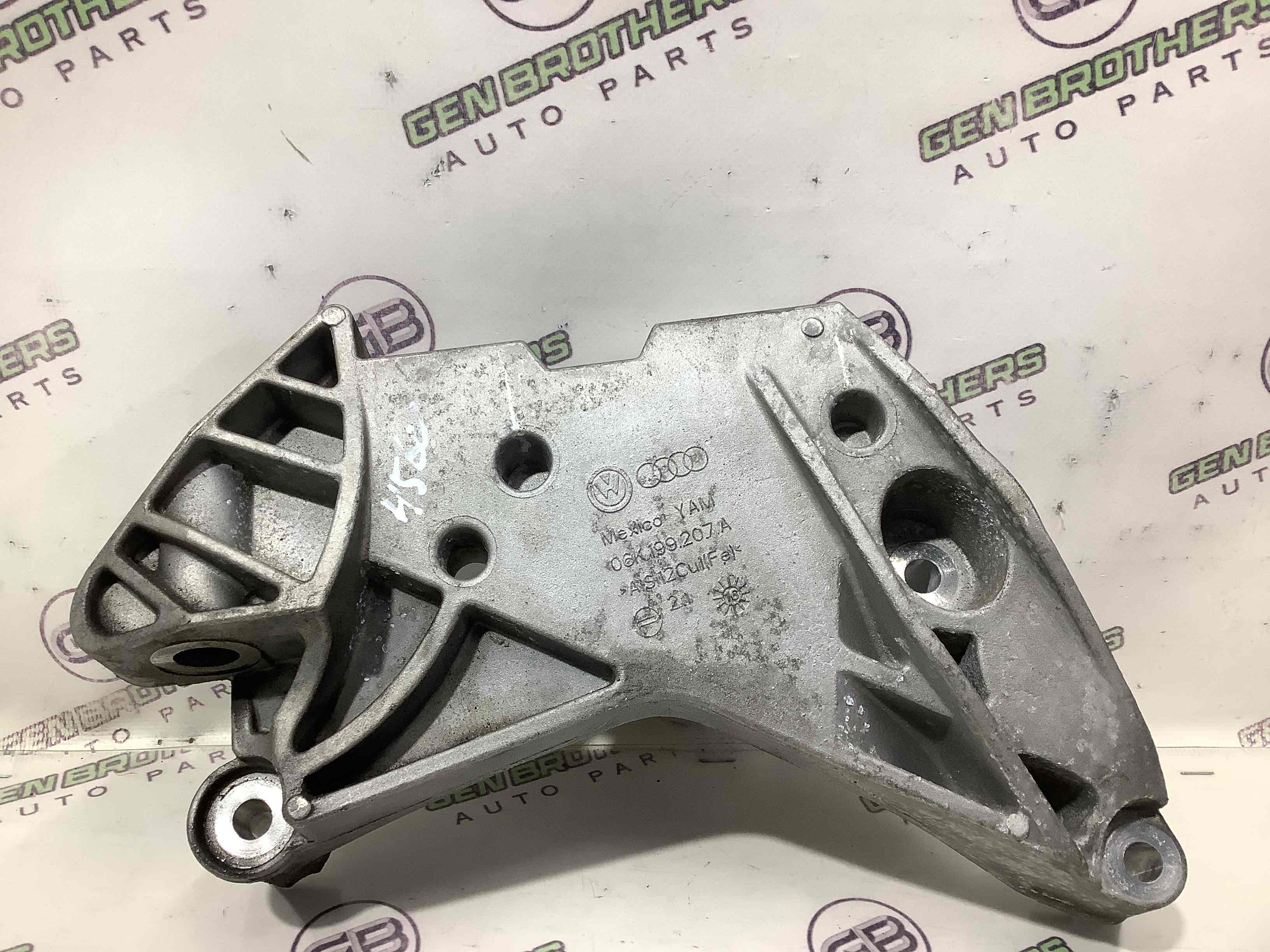 Кронштейн двигуна опорний