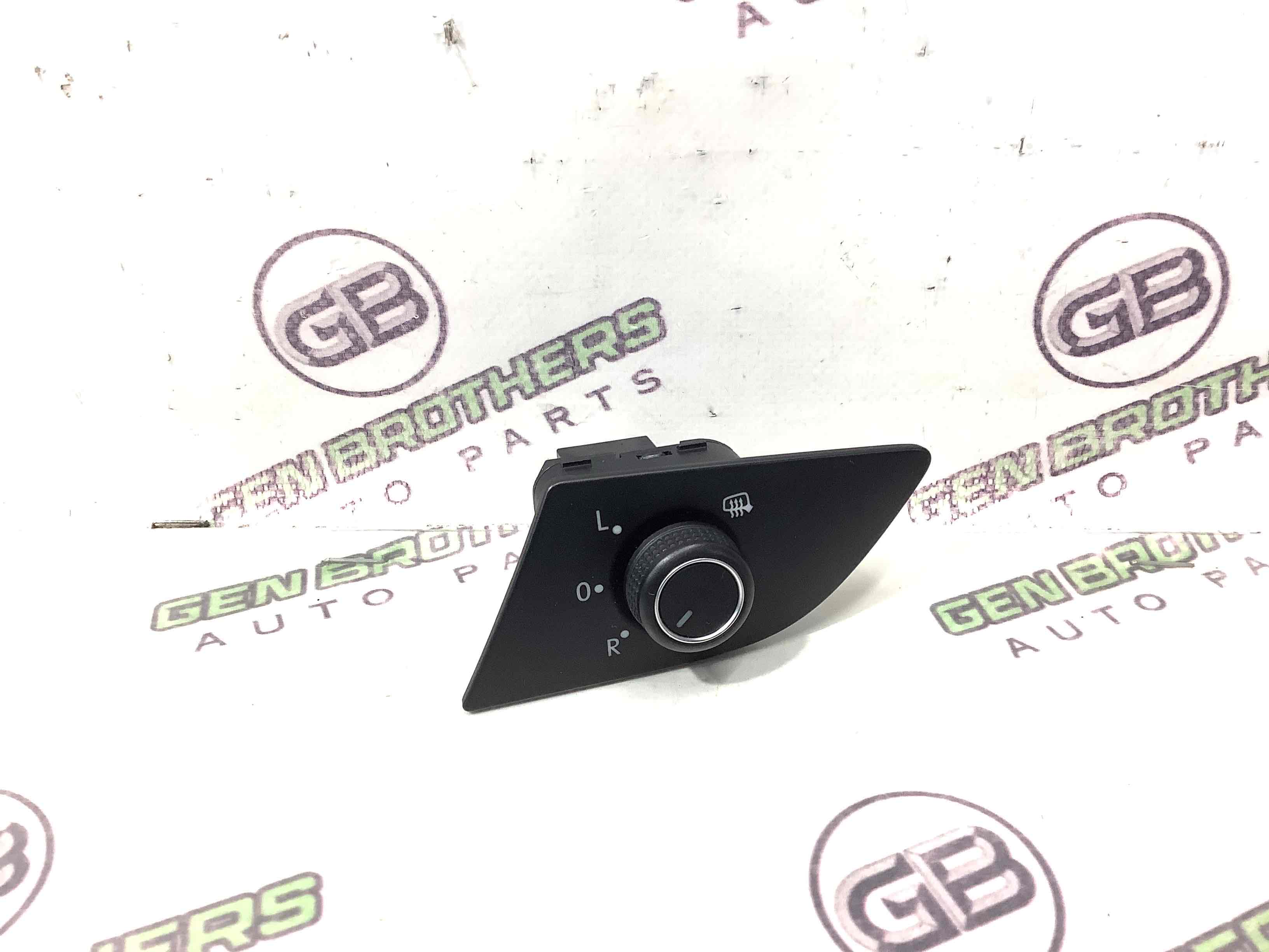 Кнопка регулювання дзеркал