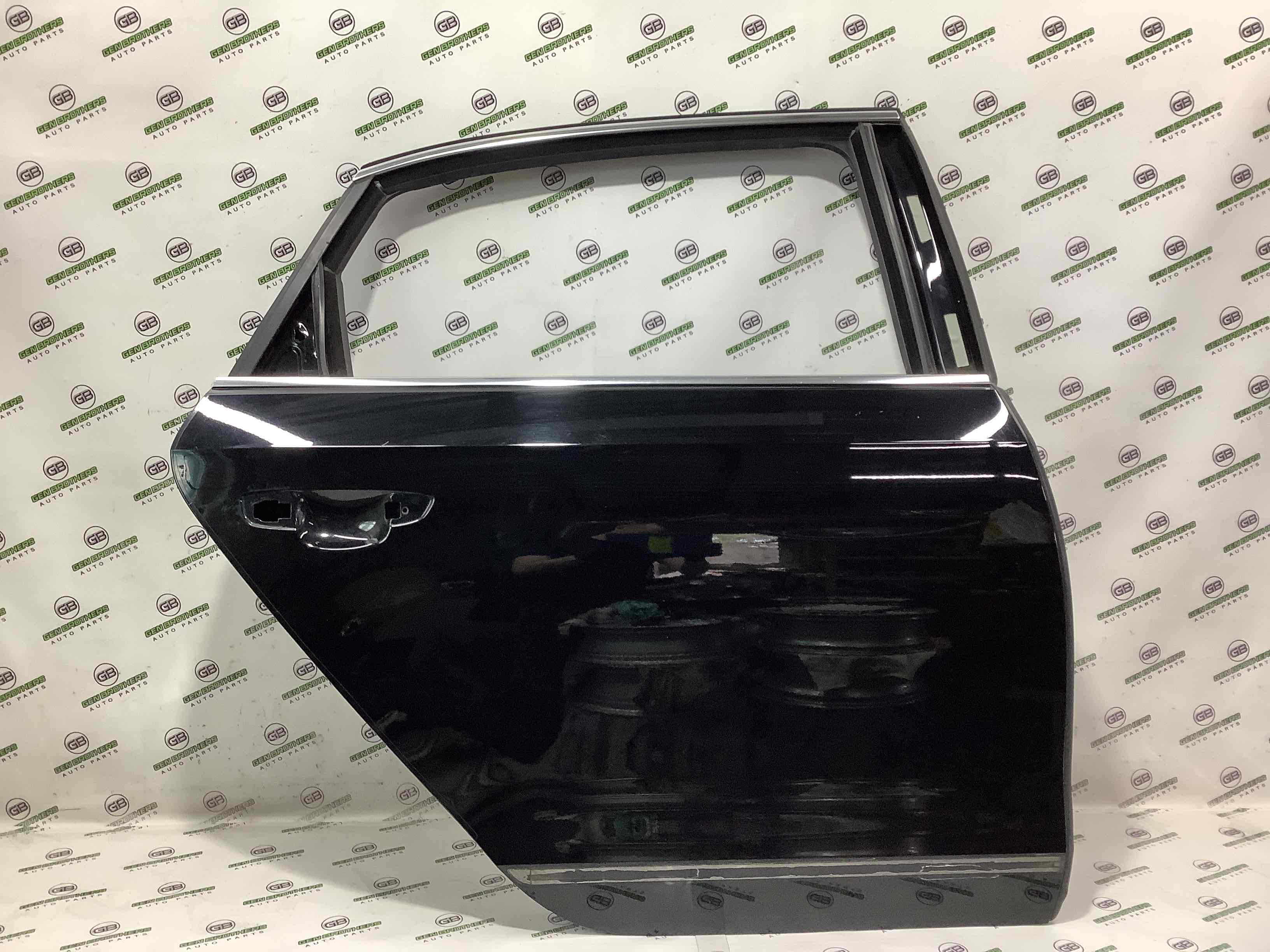 Двері задні права