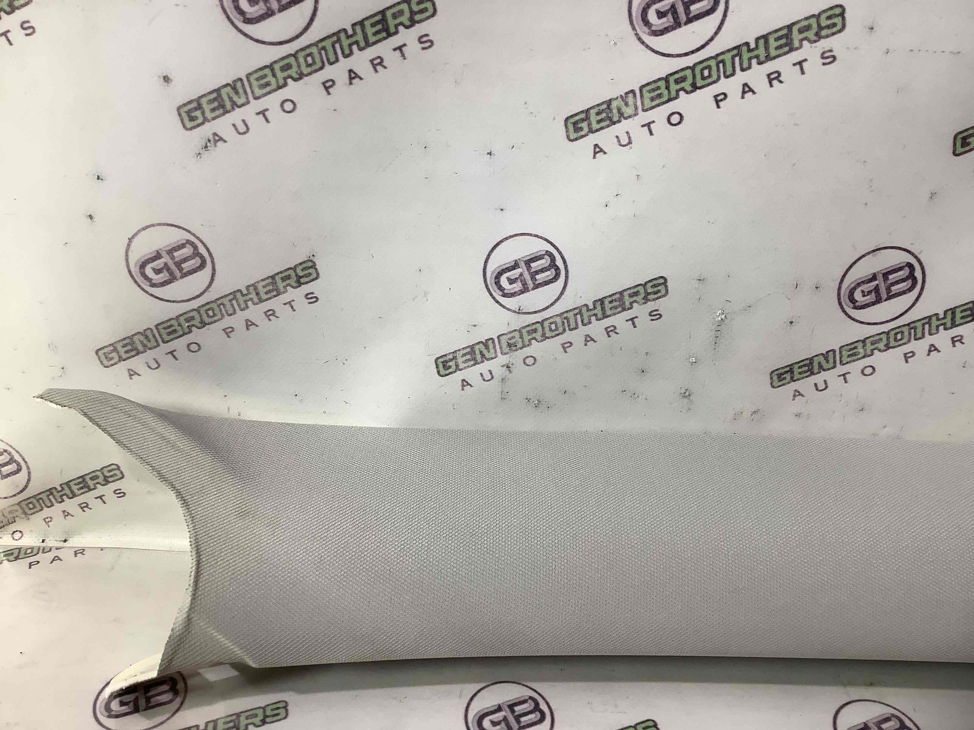 Обшивка передньої стійки права