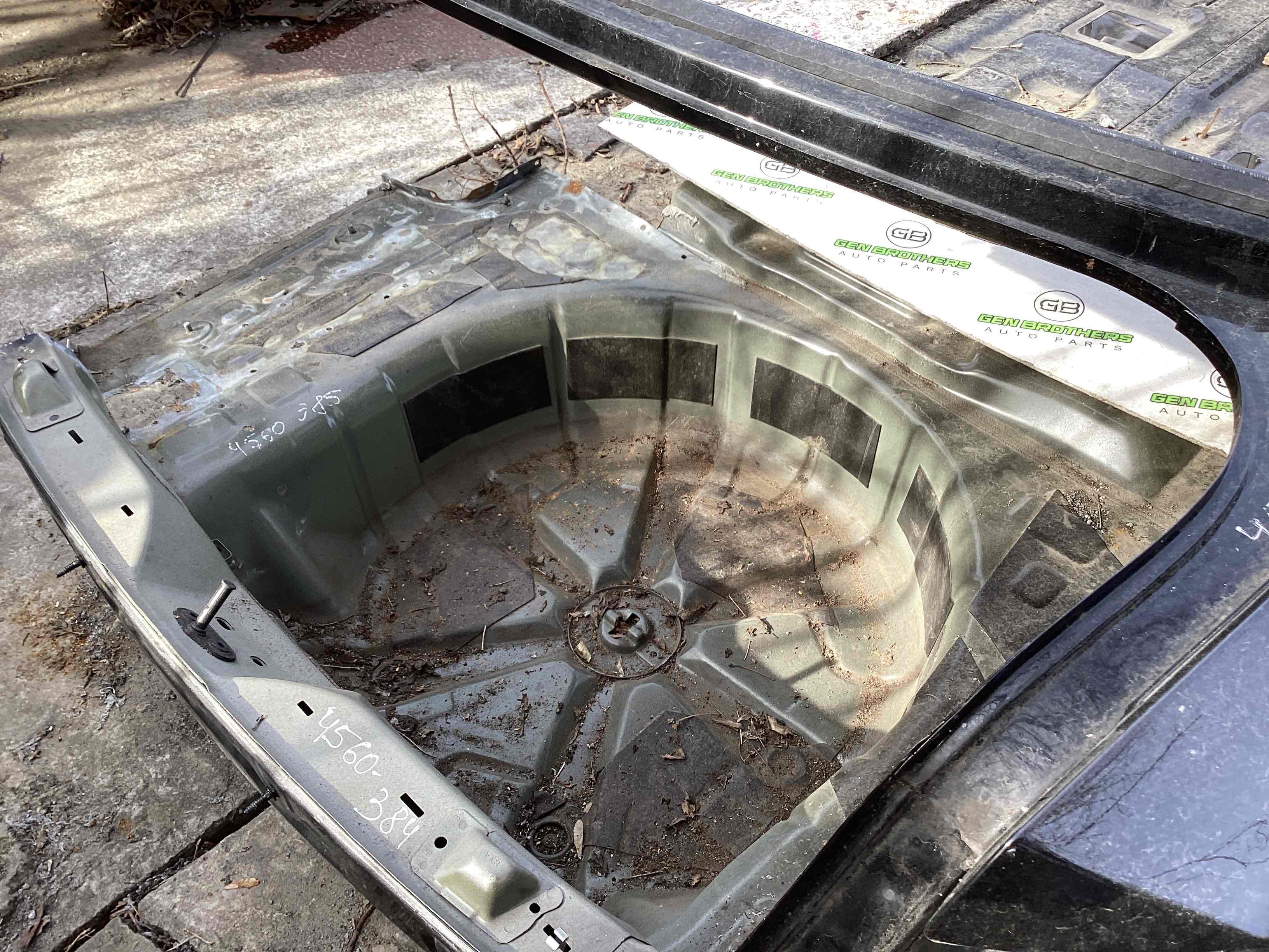 Корито багажника