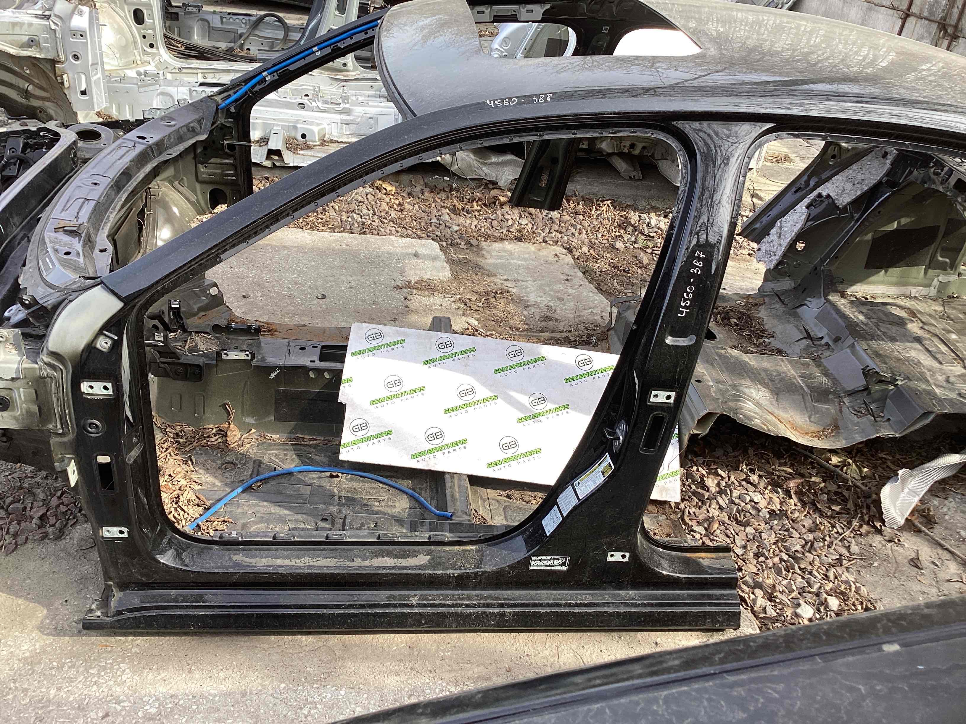 Стійки кузова та пороги