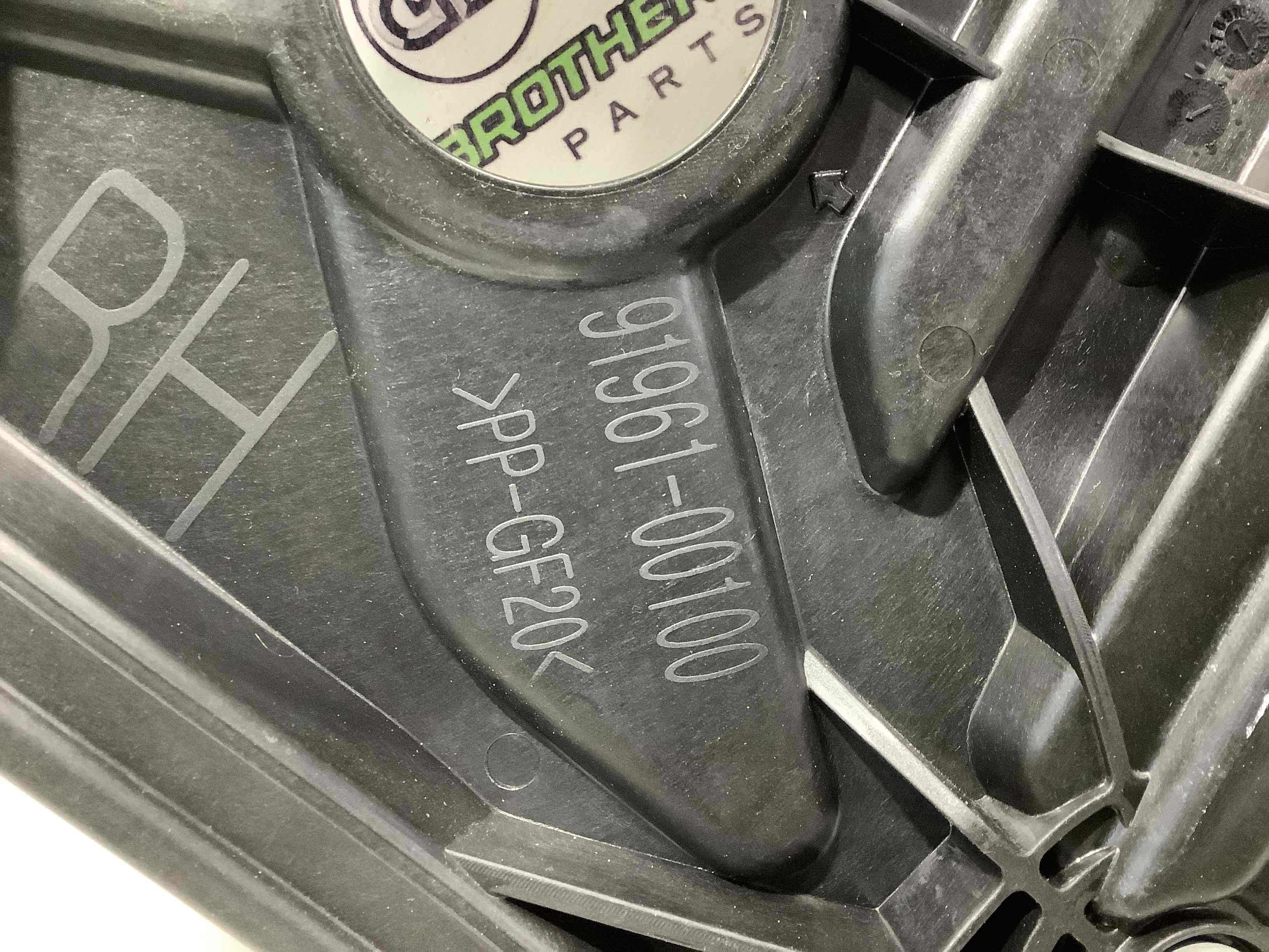 Склопідйомник задній правий