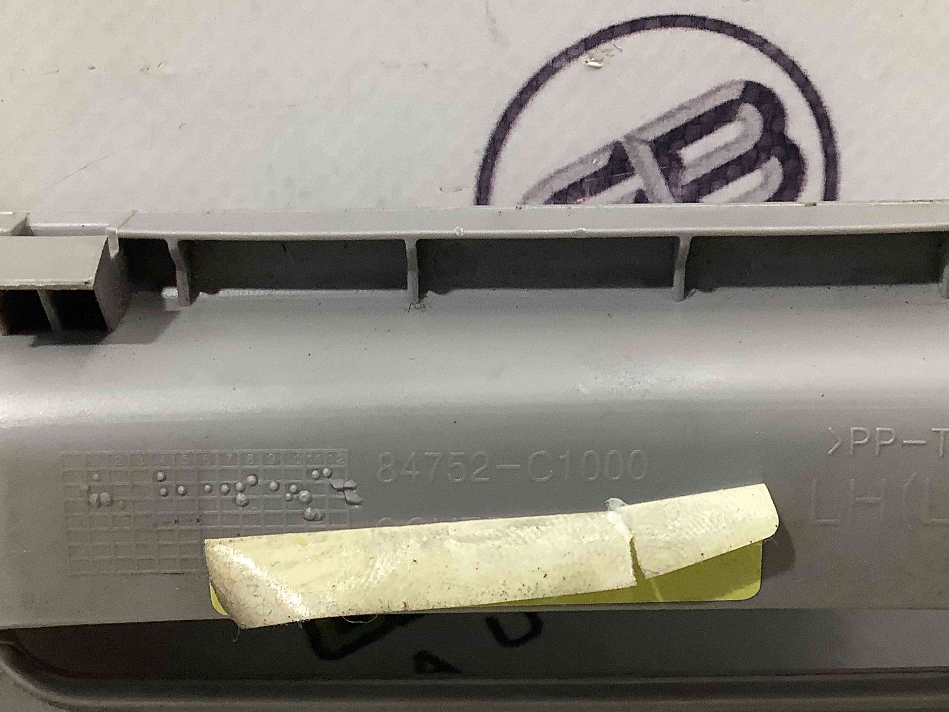 Кришка корпус блоку запобіжників