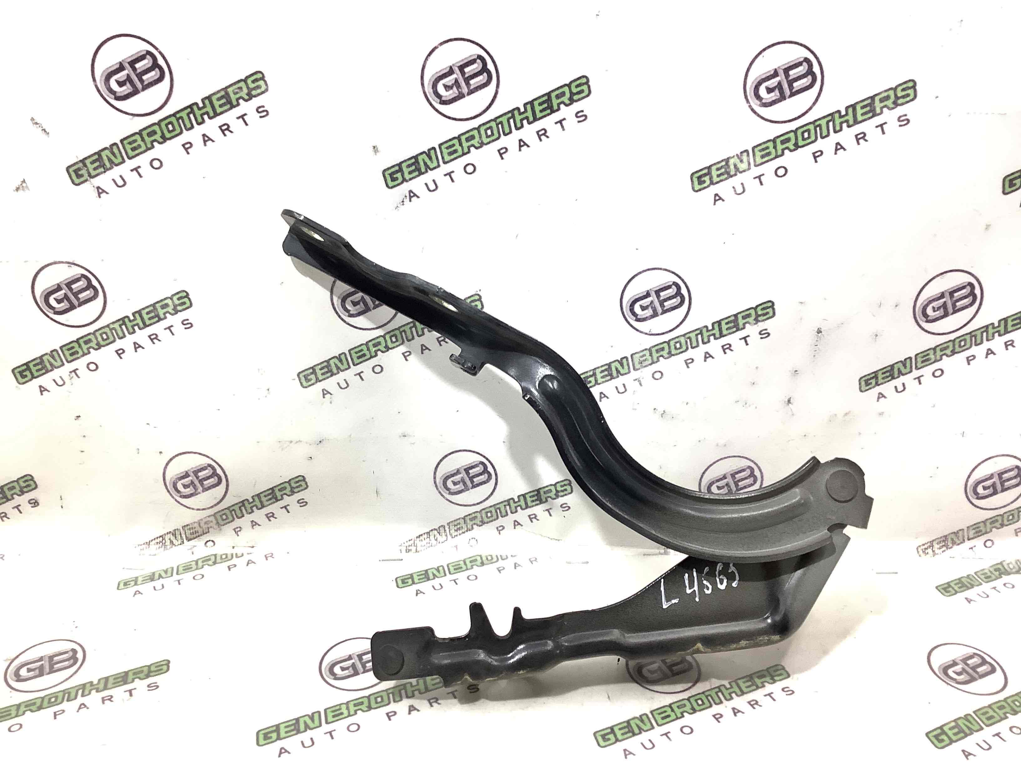 Петля капота, кронштейн капота