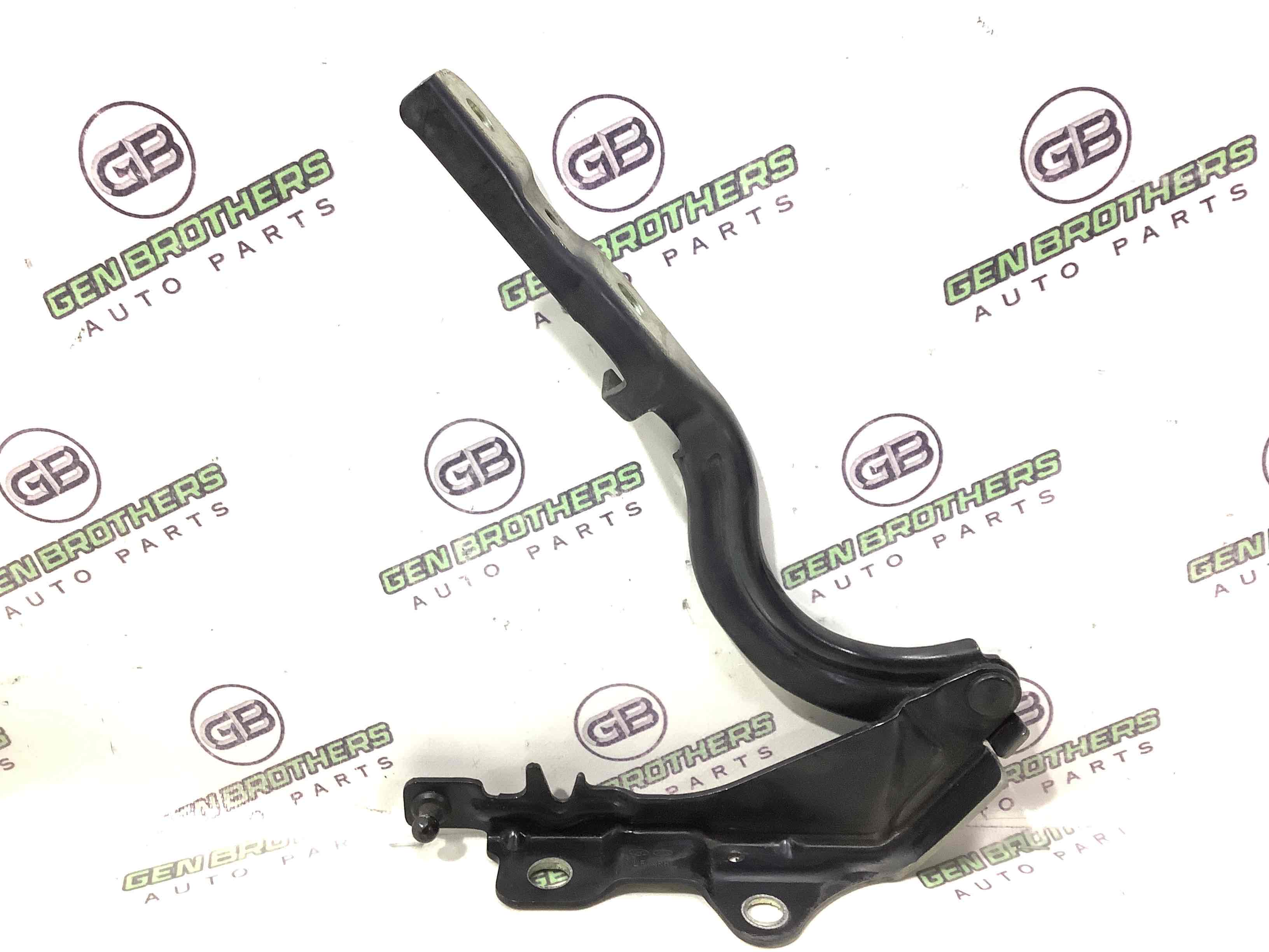 Петля капота, кронштейн капота