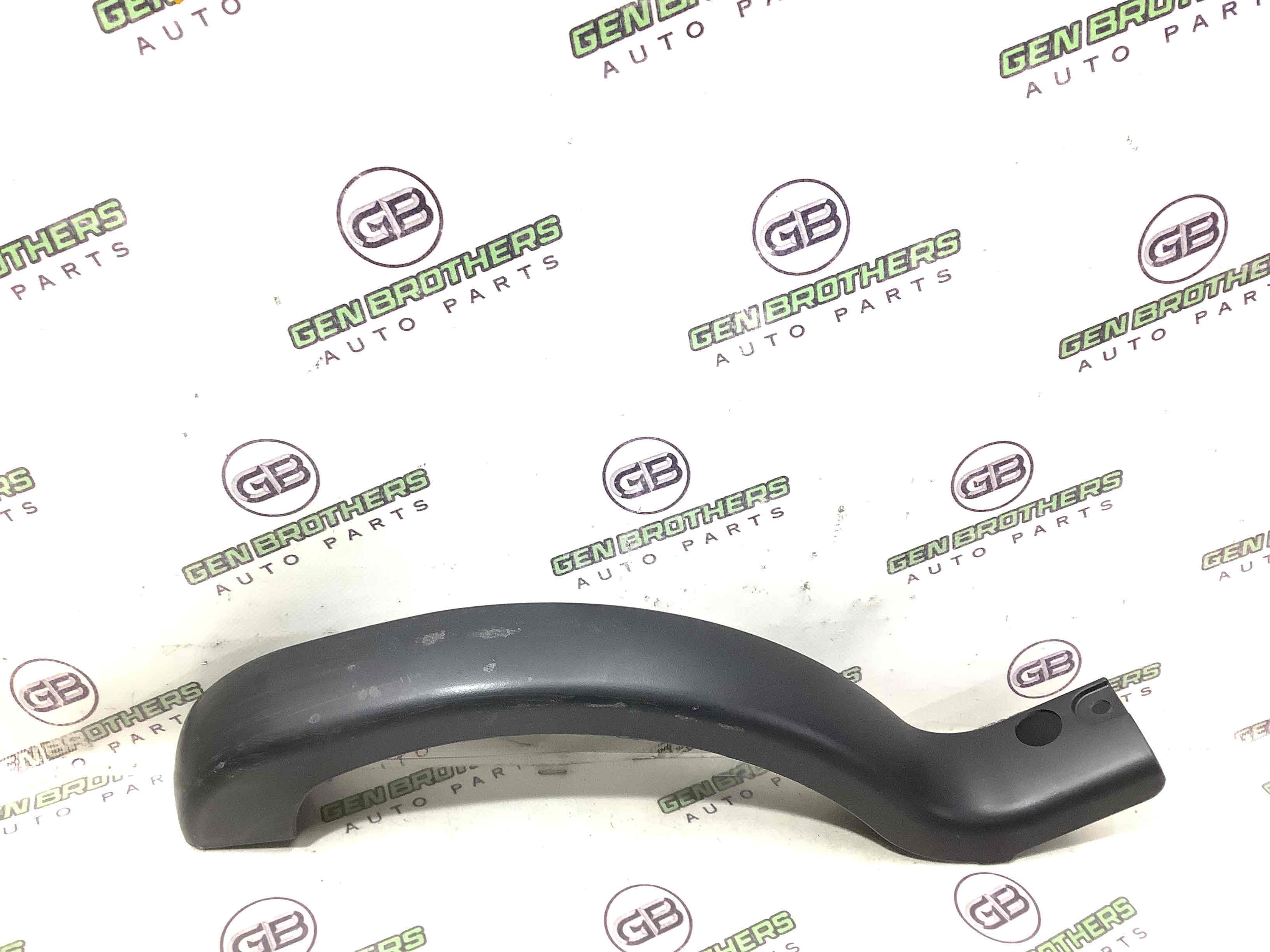 Накладка петлі кришки багажника