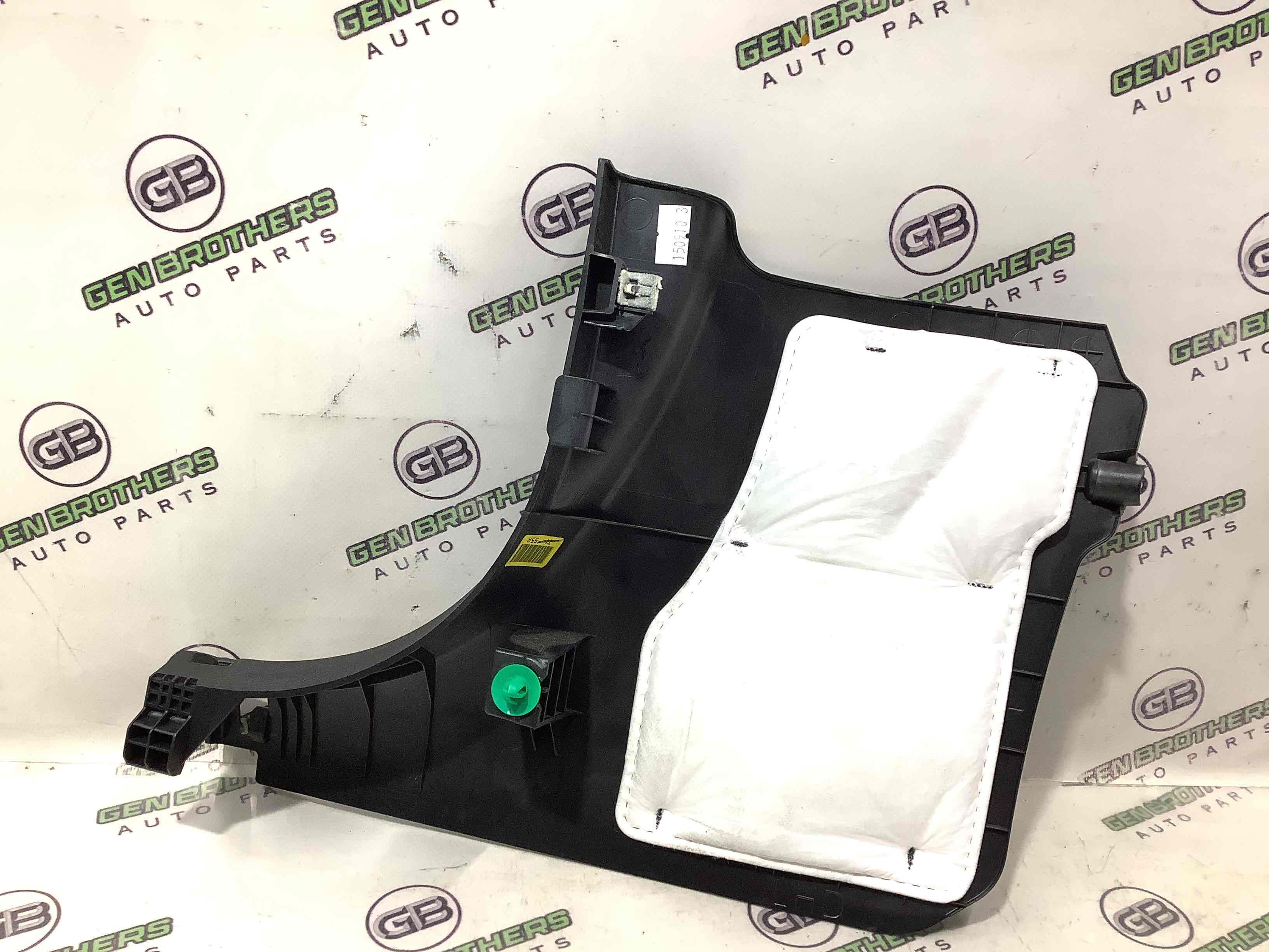 Обшивка передньої стійки права