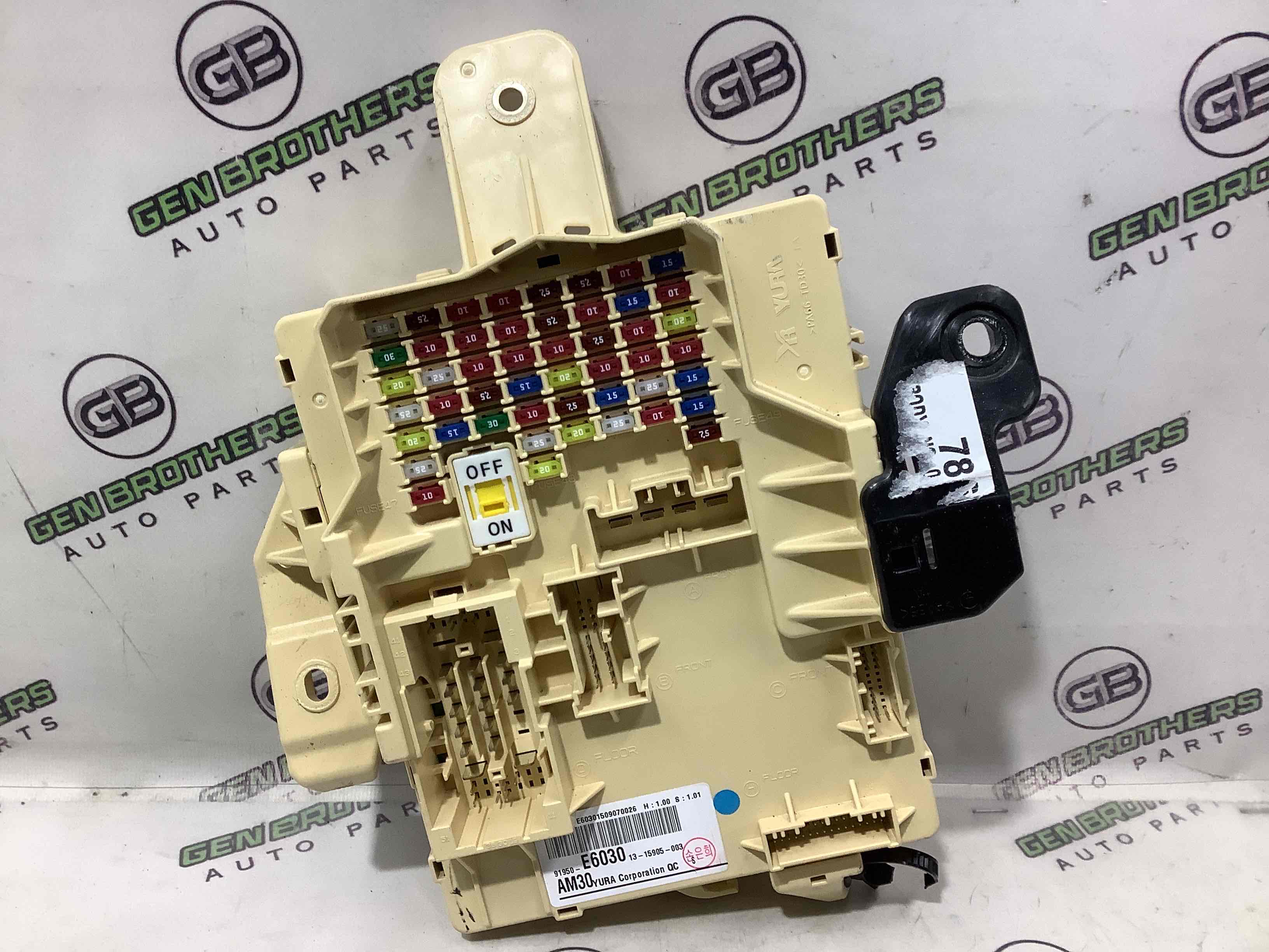 Блок запобіжників (блок реле)