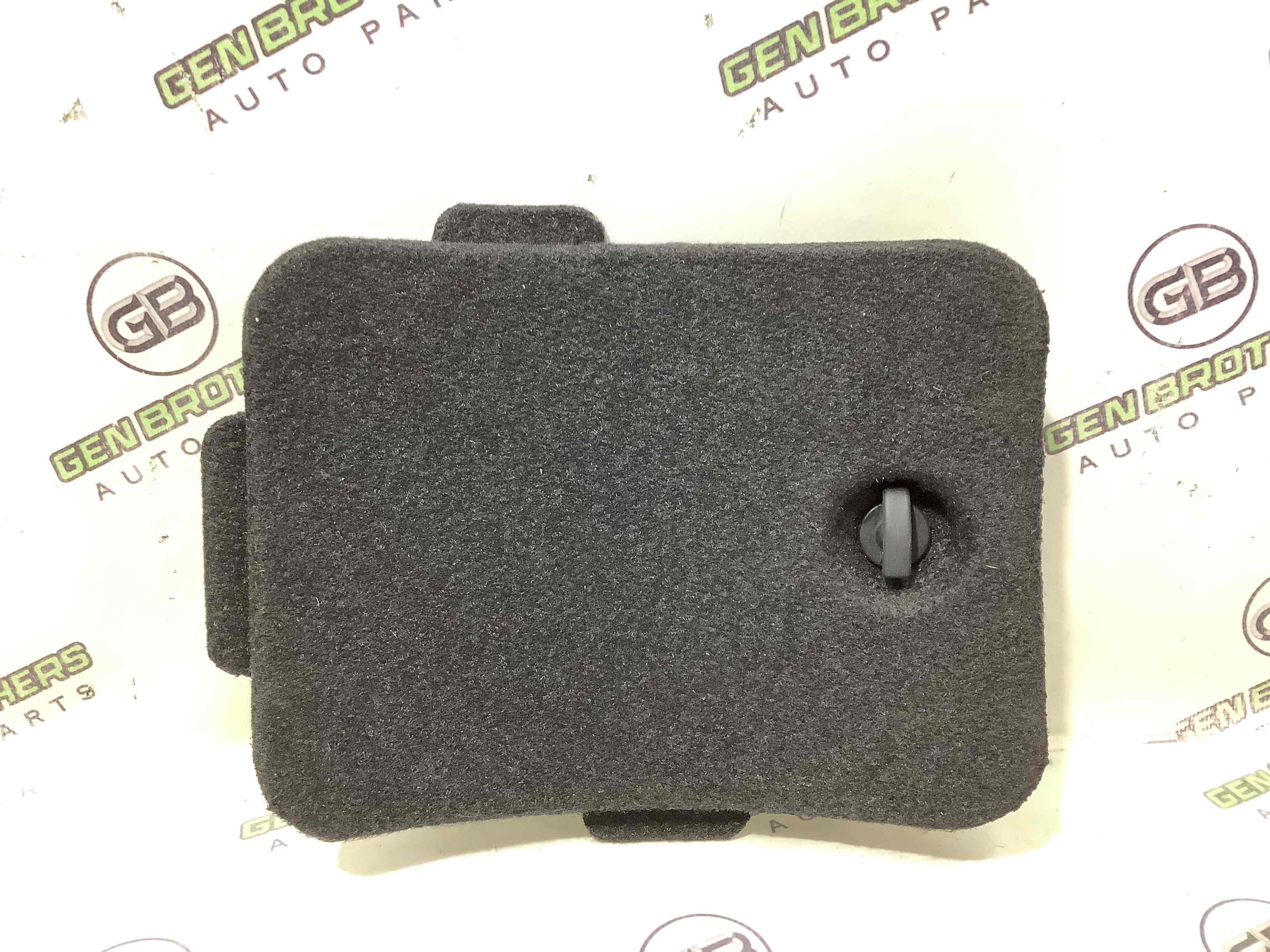 Елементи оздоблення багажника