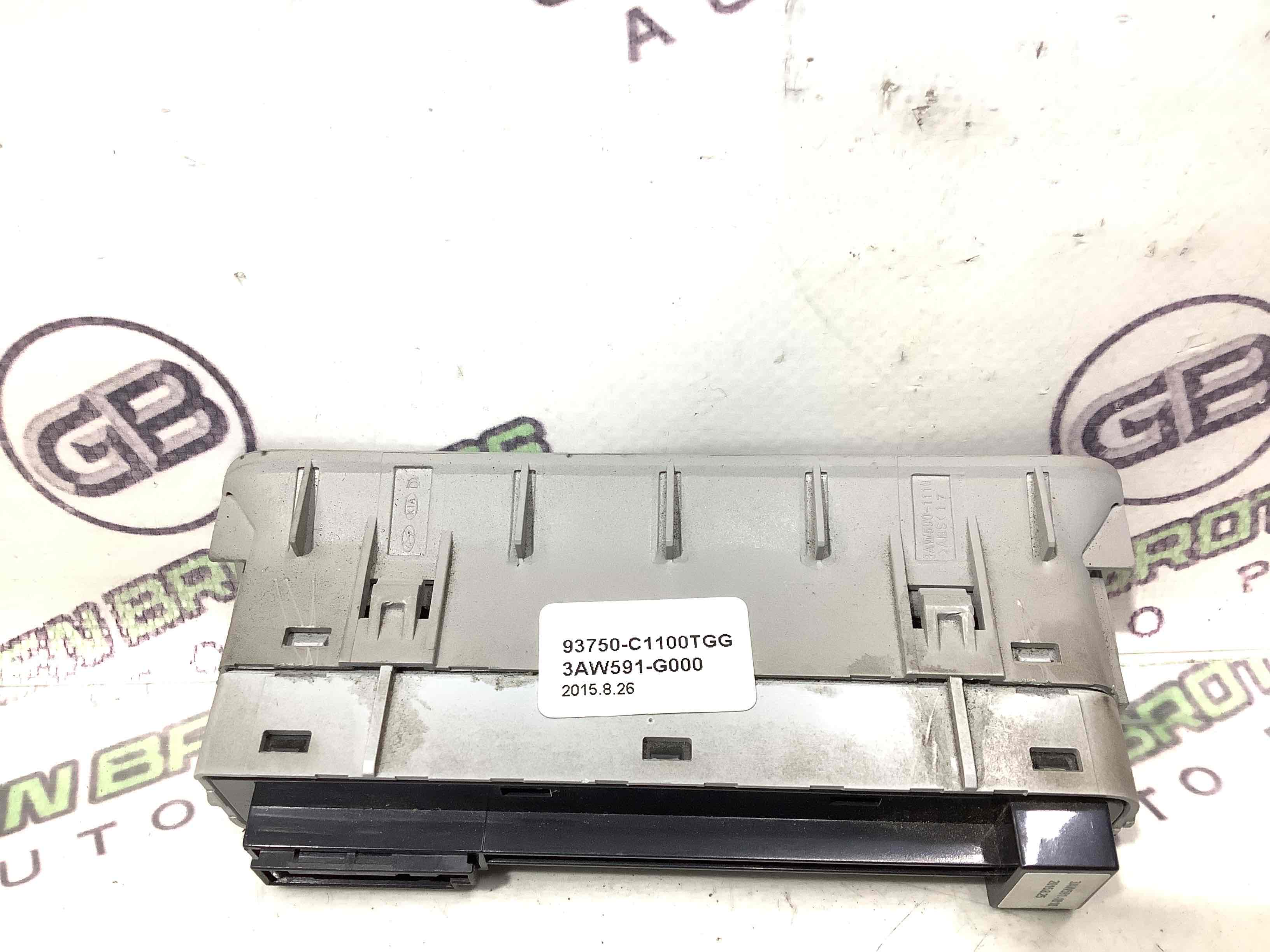 Кнопка відкриття багажника