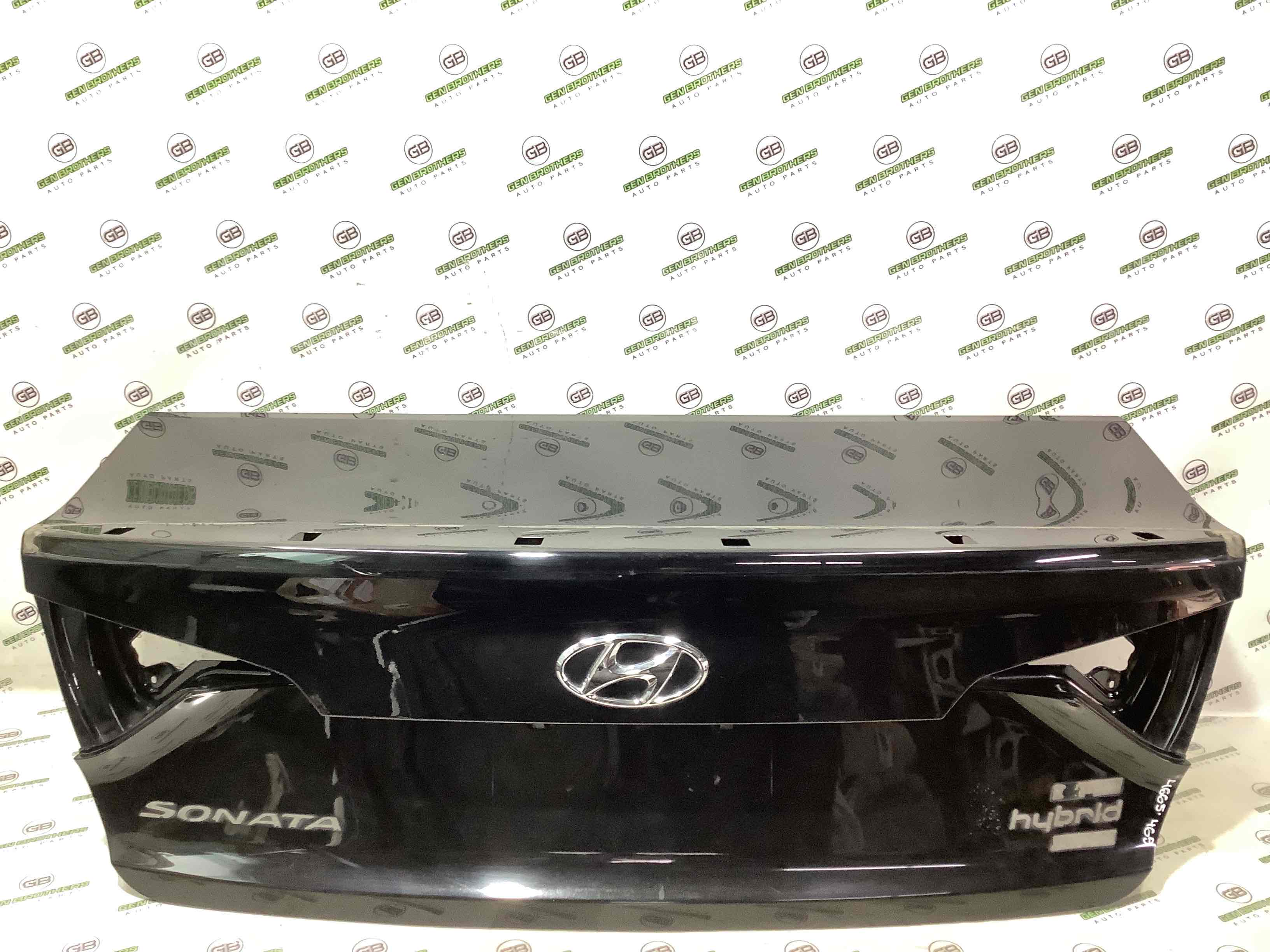 Кришка багажника, двері багажника