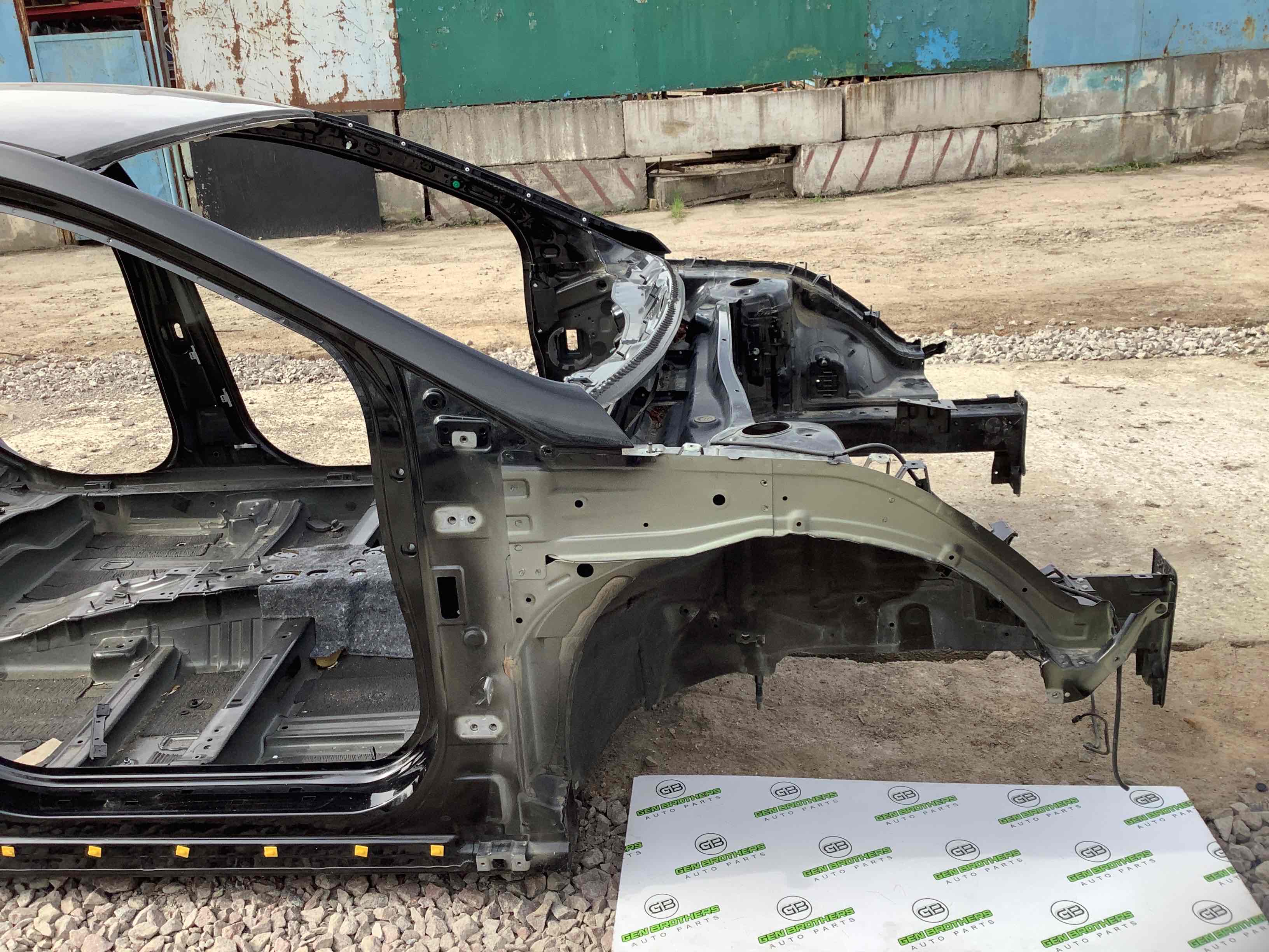 Чверть передня права