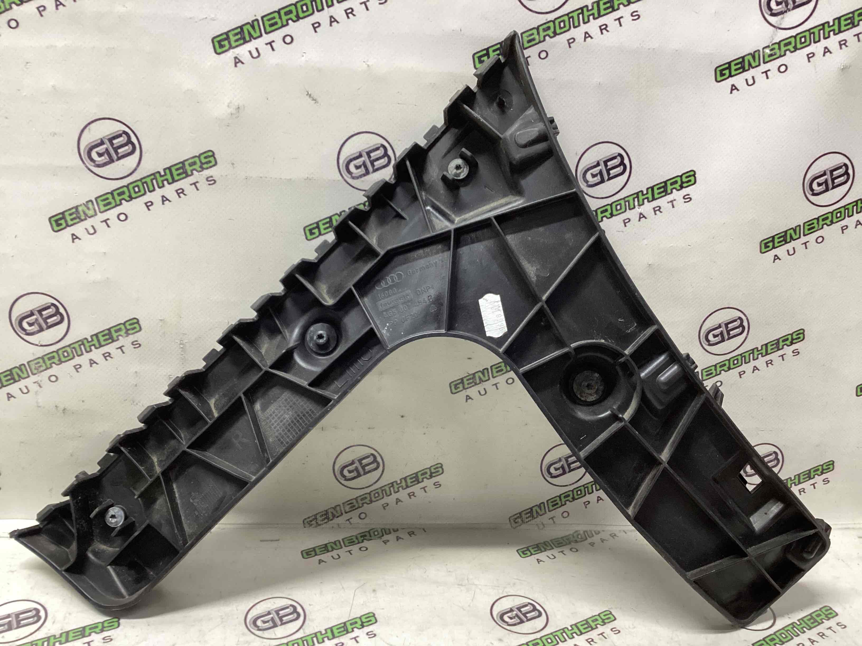 Крепление заднего бампера правое