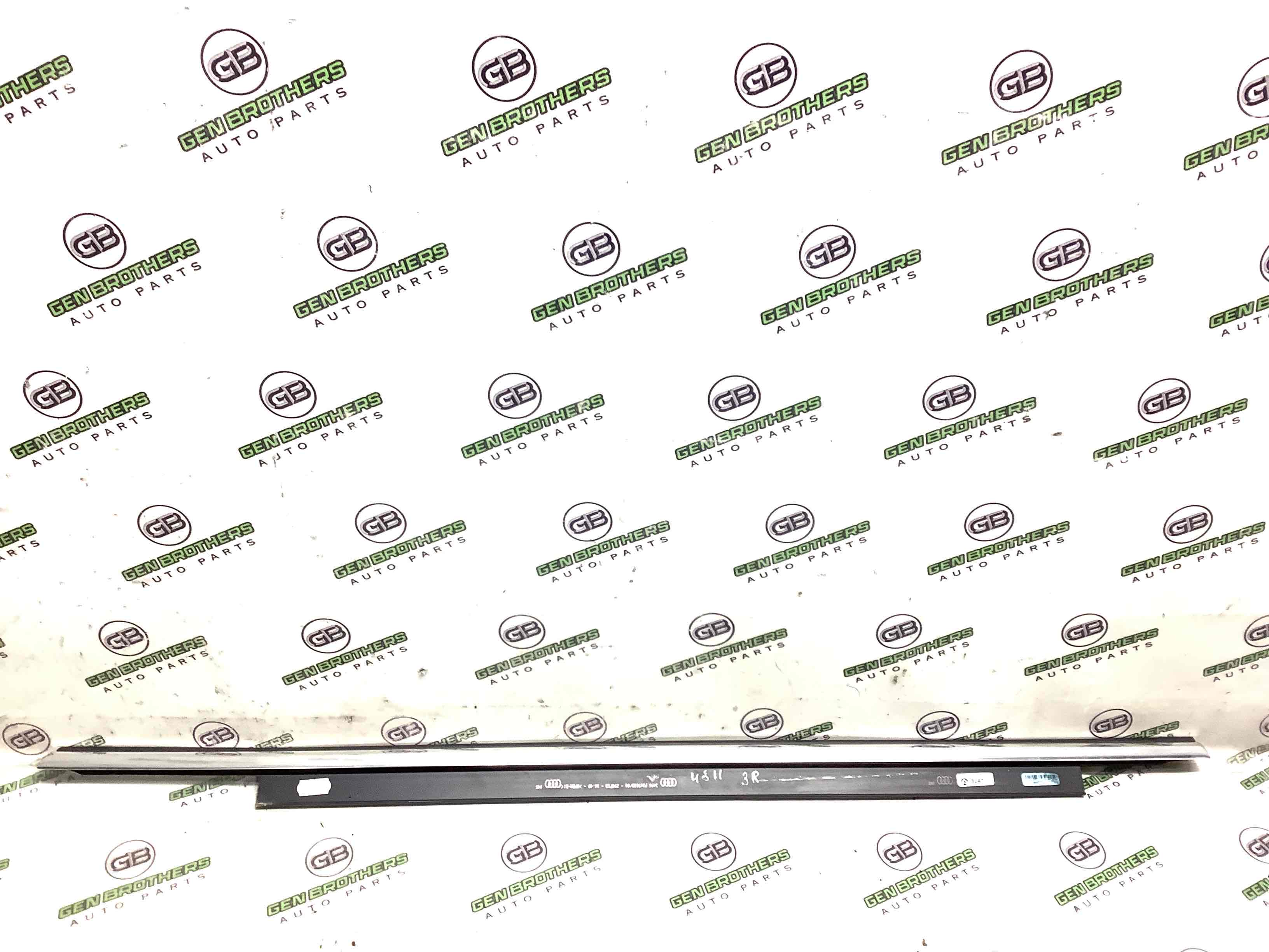 Молдинг двери задней правой