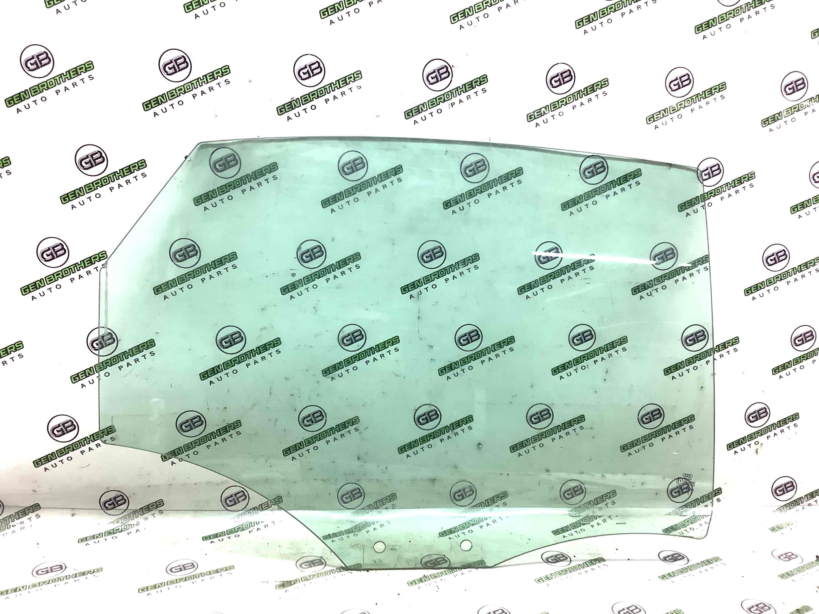 Стекло заднее правое