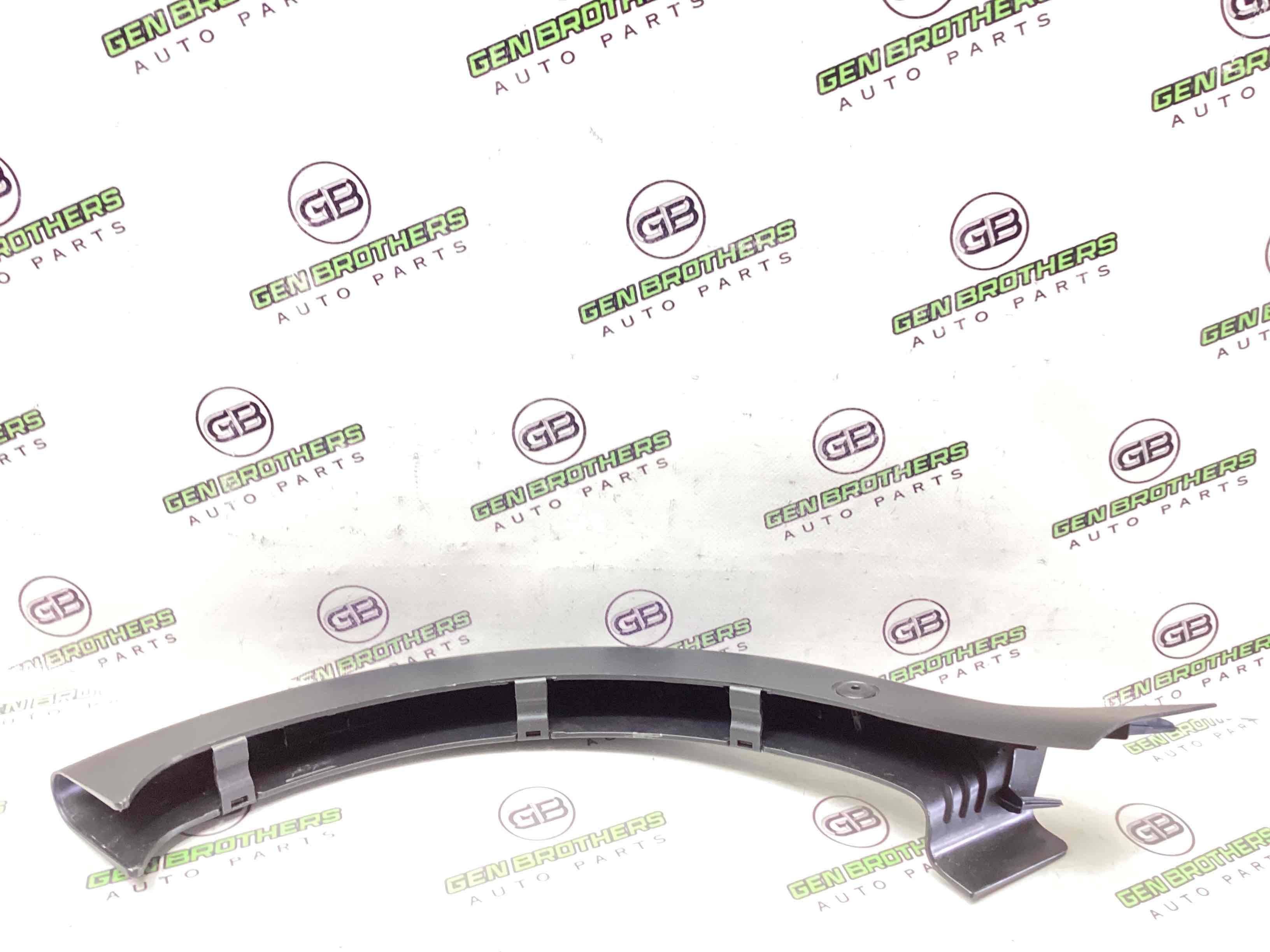 Накладка петли крышки багажника