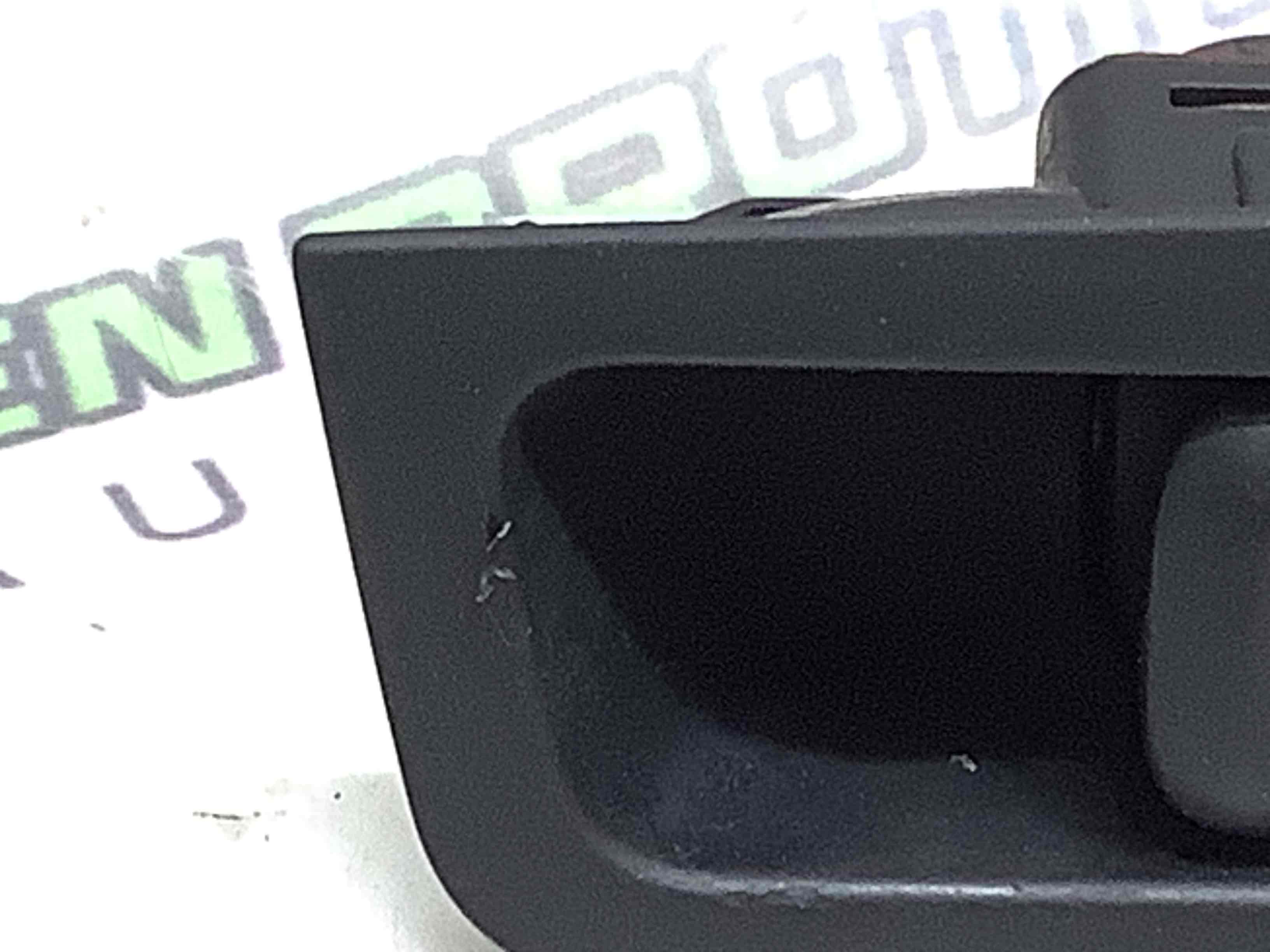 Кнопка открытия багажника