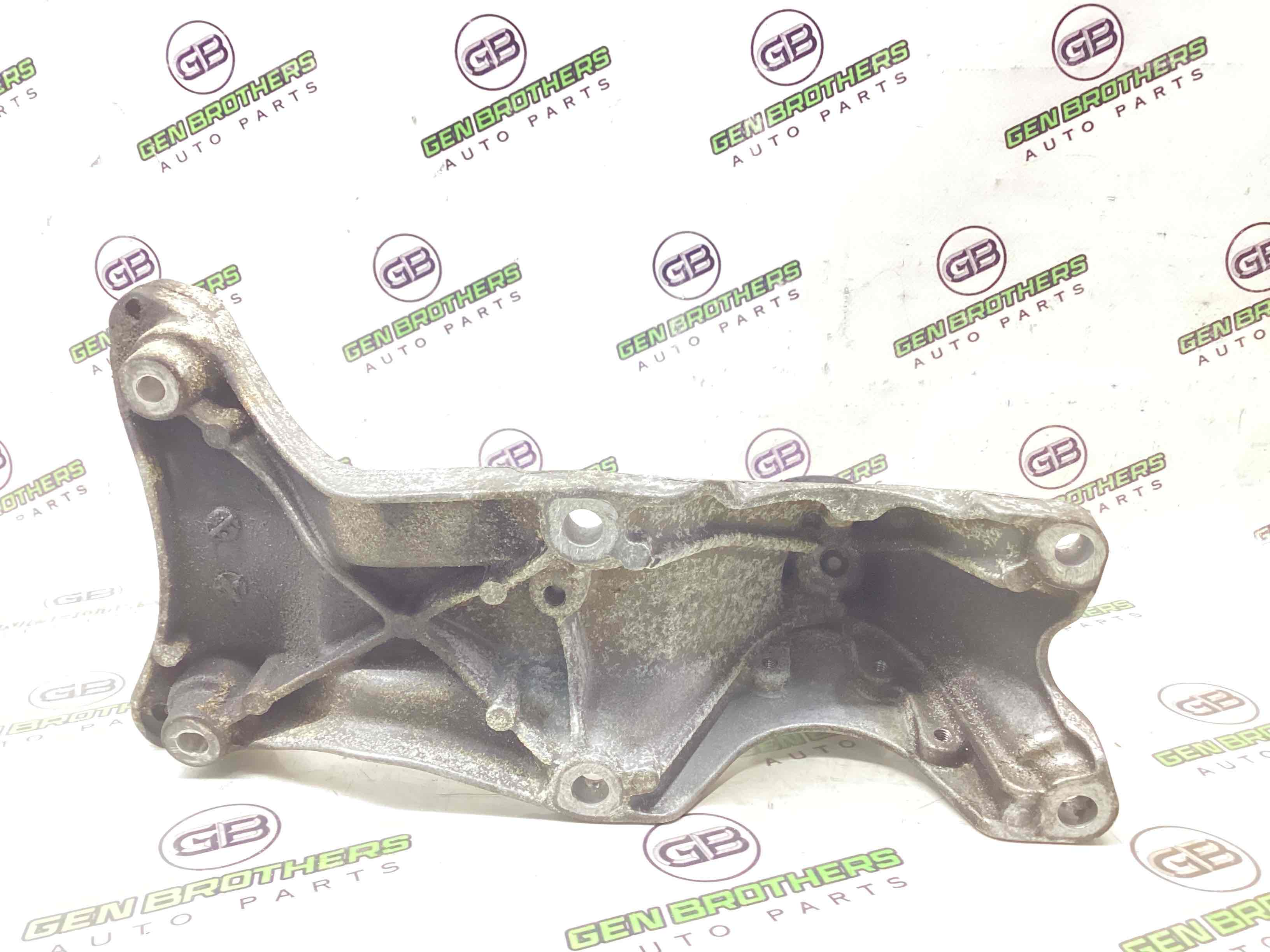 Кронштейн двигателя