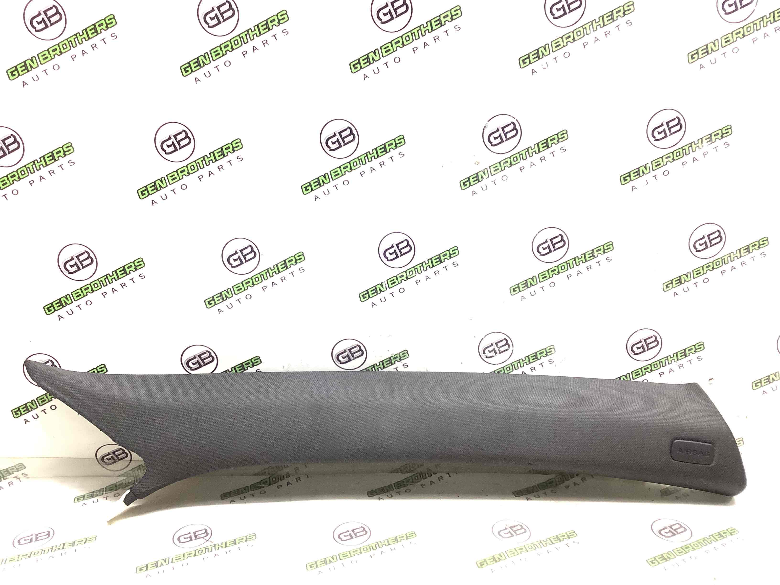 Обшивка передней стойки правая