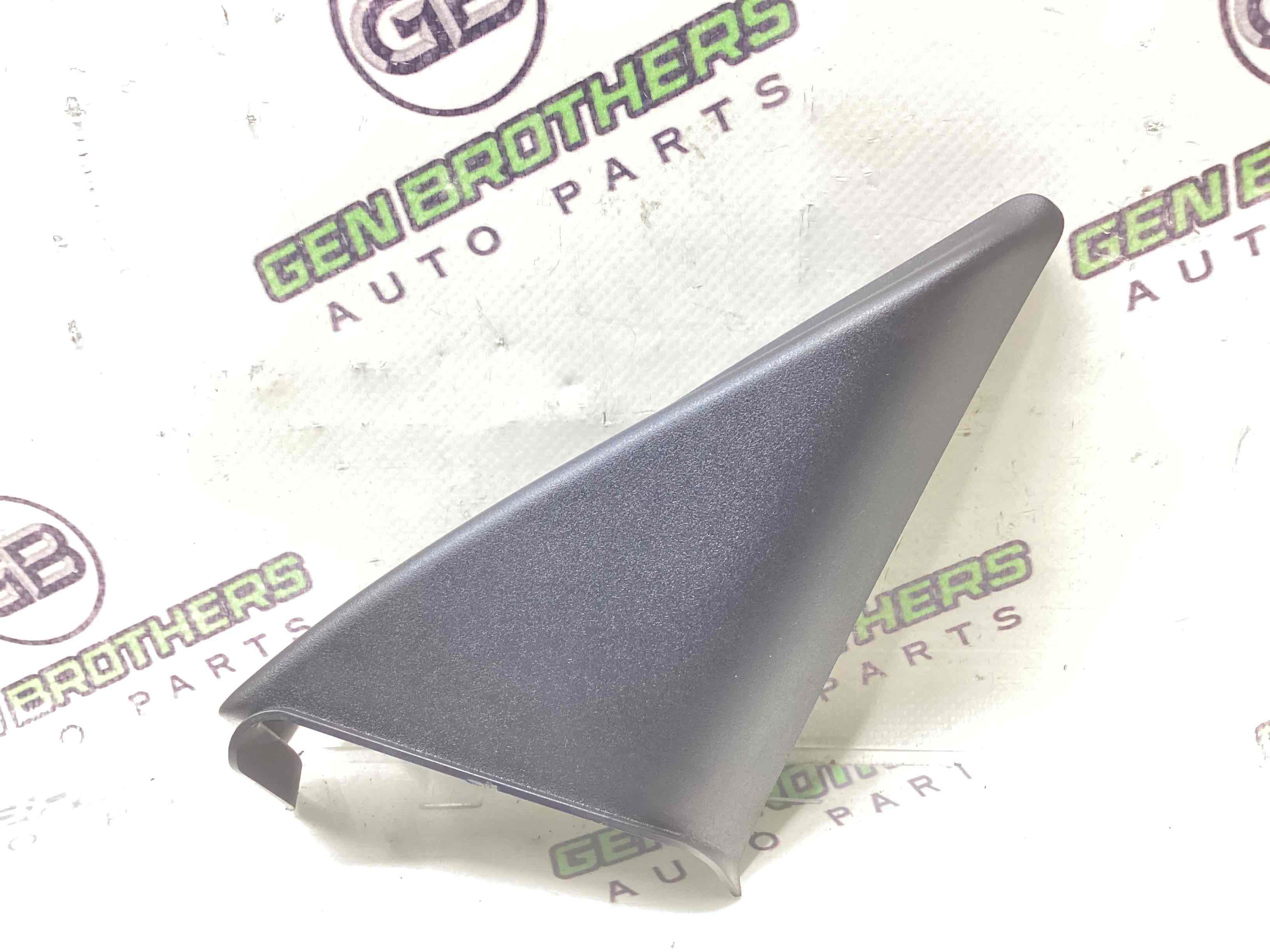 Корпус, накладка, крепление правого зеркала