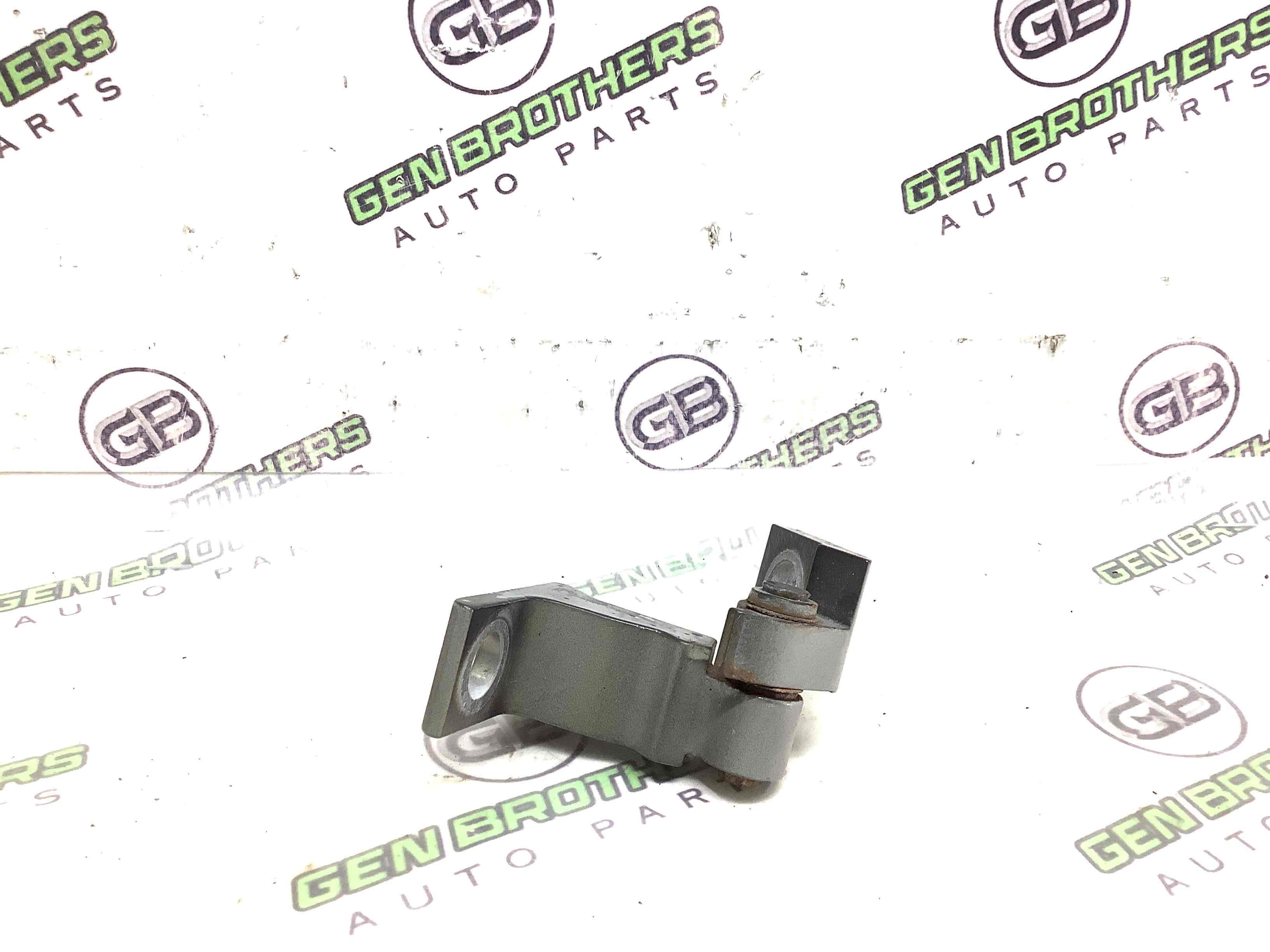 Петля двери, замок двери